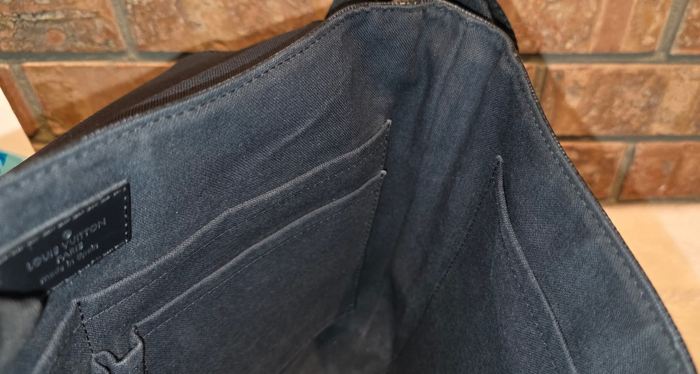 Authentic Louis Vuitton District MM