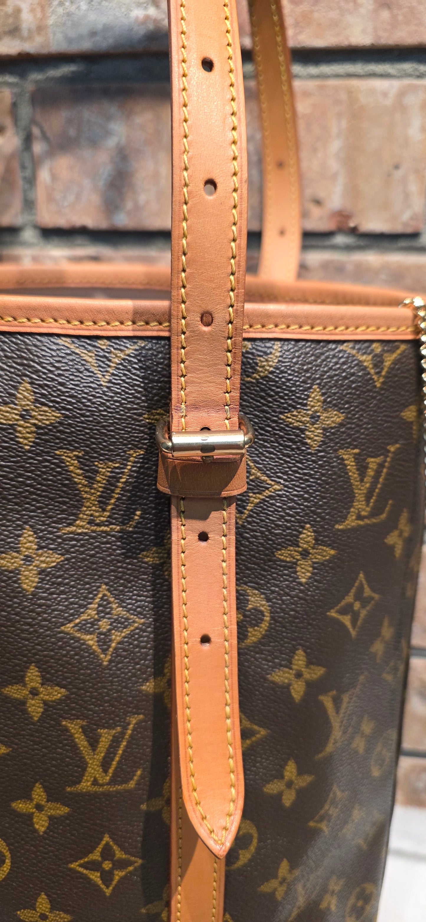 Authentic Louis Vuitton Bucket GM with Pouch