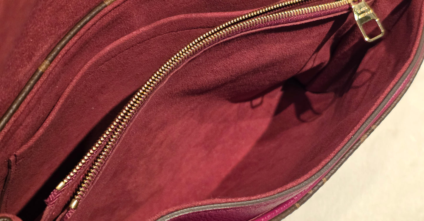 Authentic Louis Vuitton Pallas Chain in Aurore