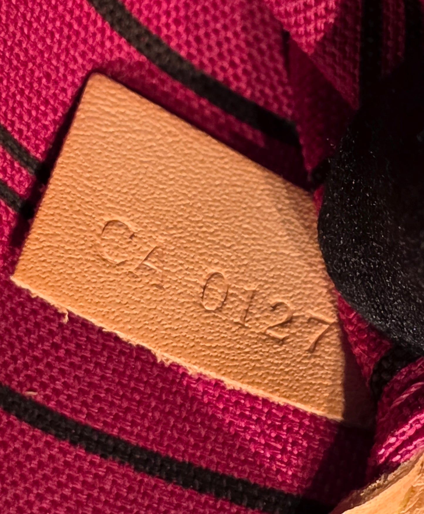 Authentic Louis Vuitton Neverfull MM (Pivoine Interior)