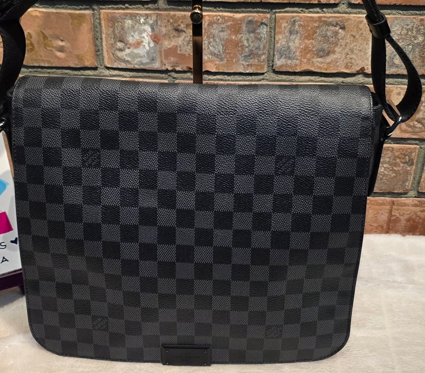 Authentic Louis Vuitton District MM