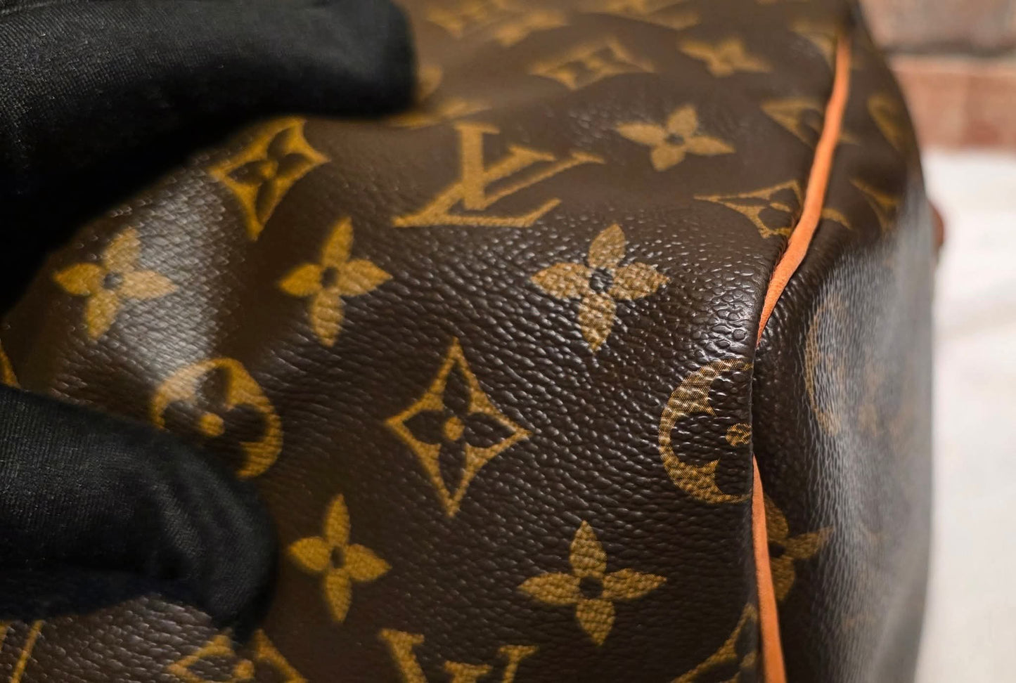 Authentic Louis Vuitton Speedy 40 Monogram