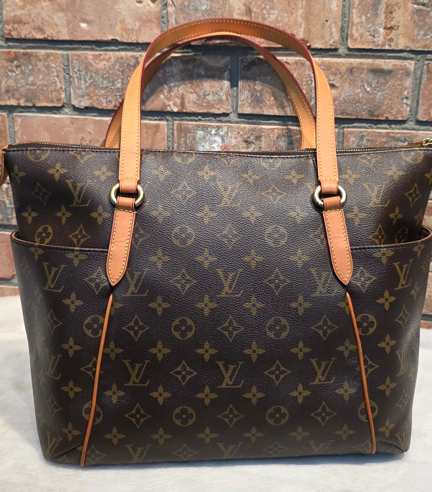 Authentic Louis Vuitton Totally MM