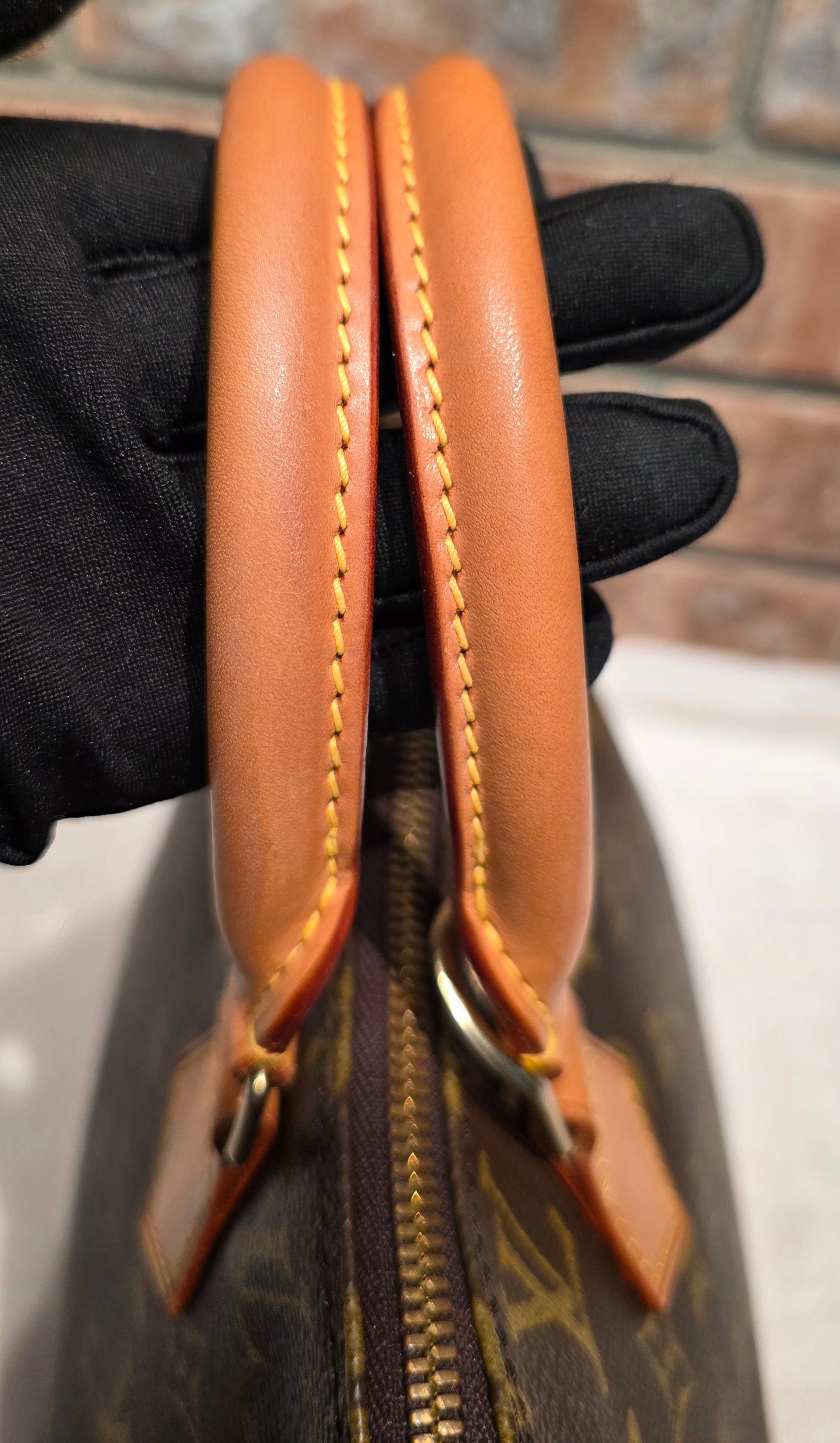 Authentic Louis Vuitton Alma PM Monogram (With Strap)