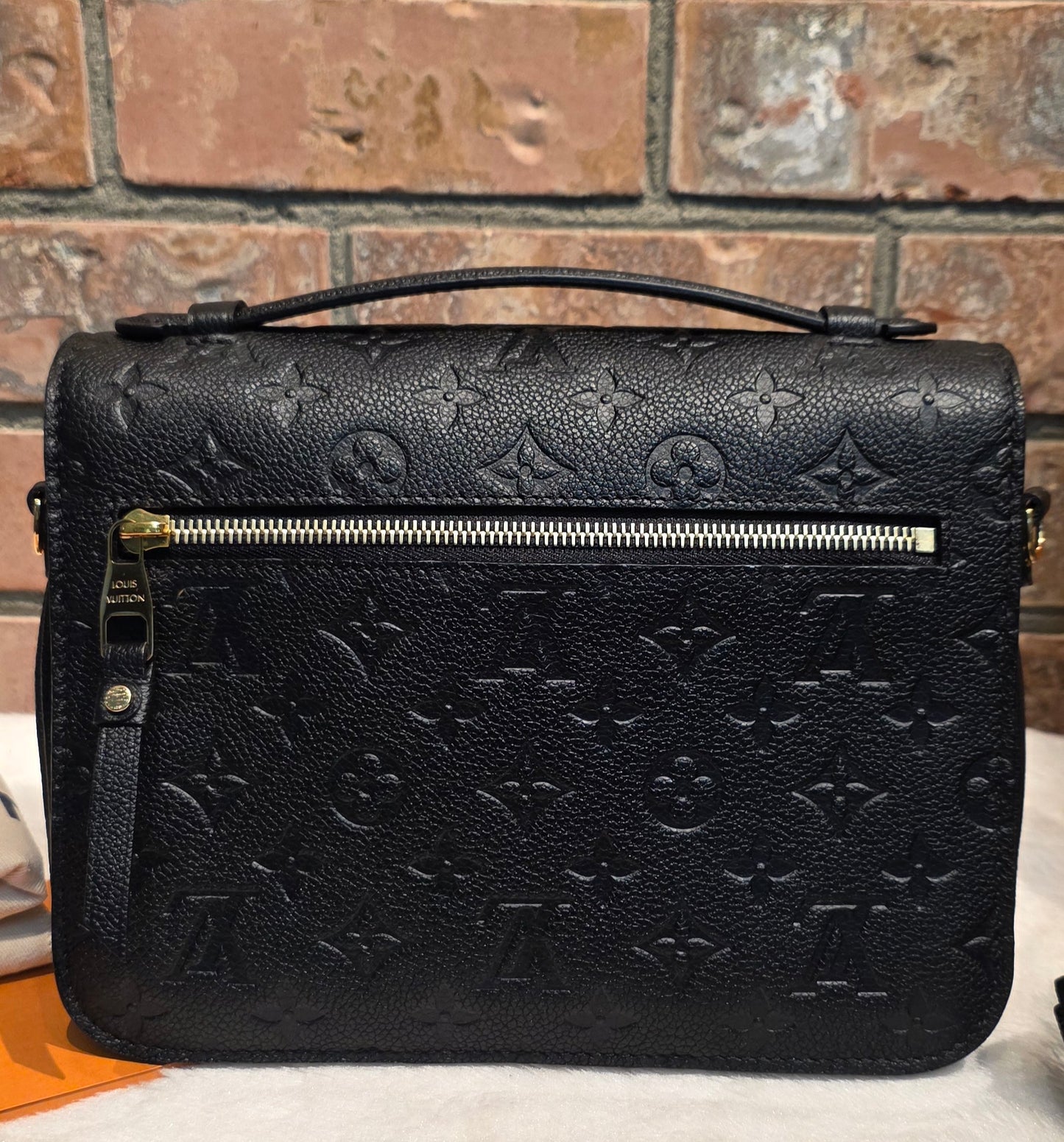 Authentic Louis Vuitton Pochette Metis Empreinte Noir