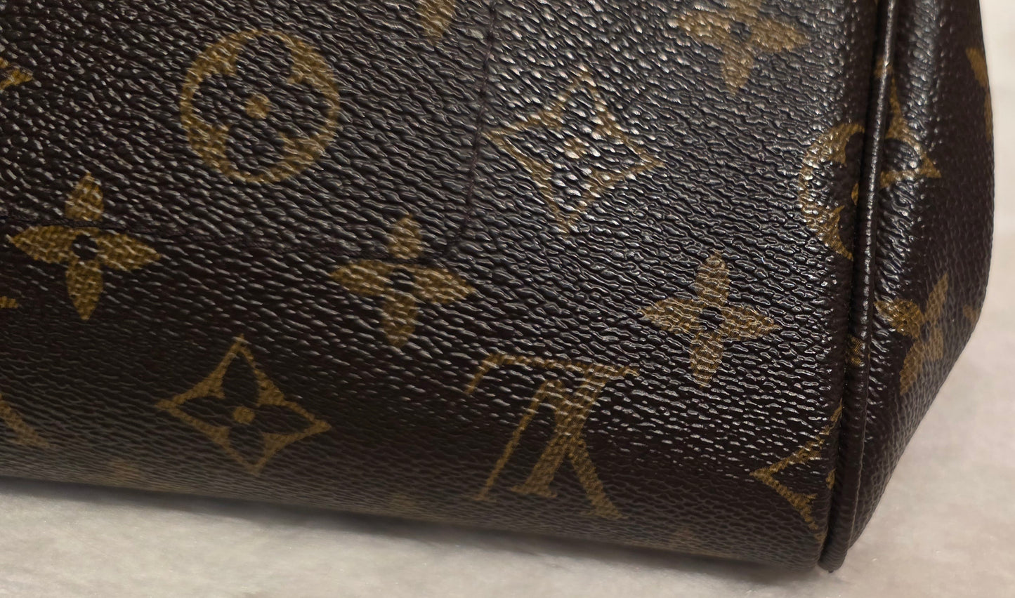 Authentic Louis Vuitton Favorite MM Monogram (SA4116)