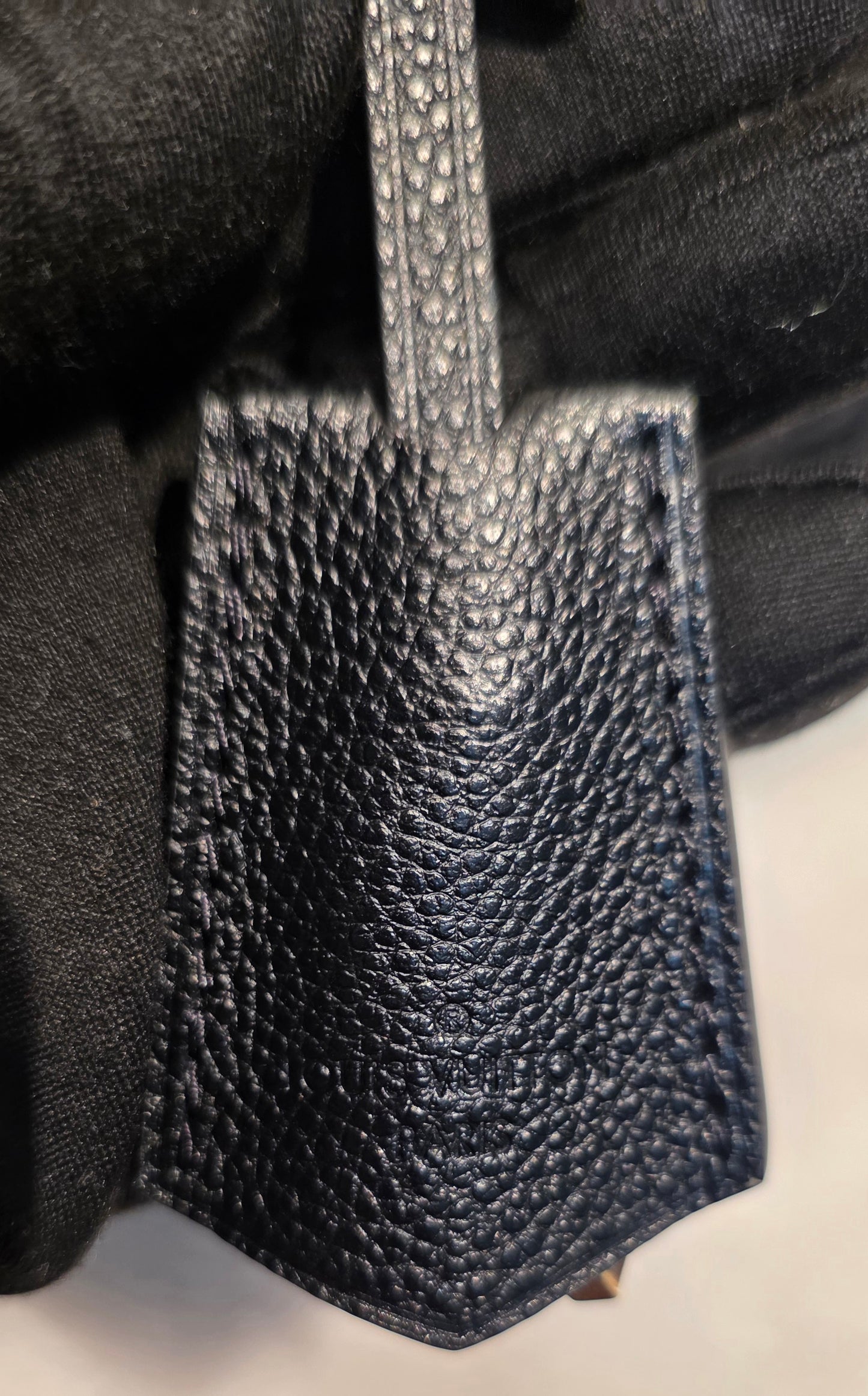Authentic Louis Vuitton Neo Alma BB Empreinte Noir