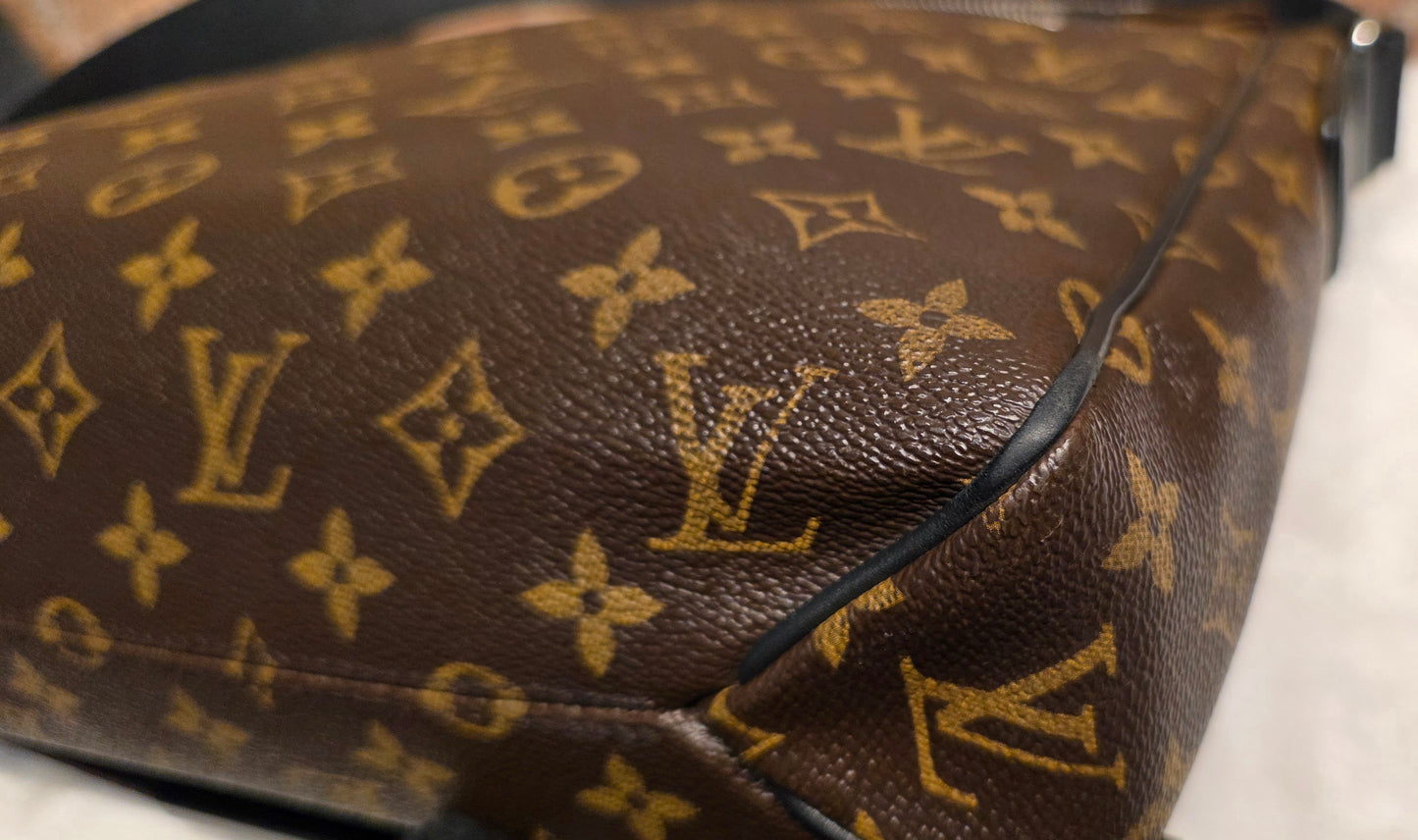 Authentic Louis Vuitton Monogram Macassar District MM