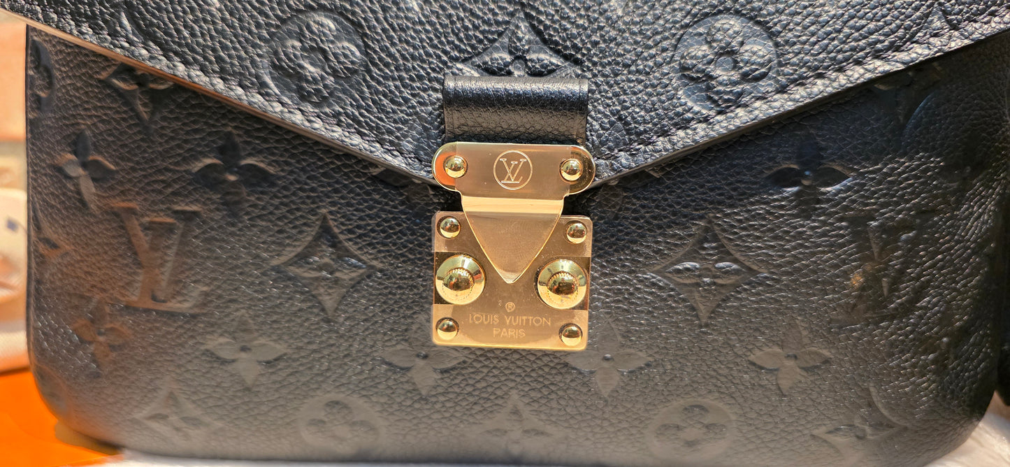 Authentic Louis Vuitton Pochette Metis Empreinte Noir