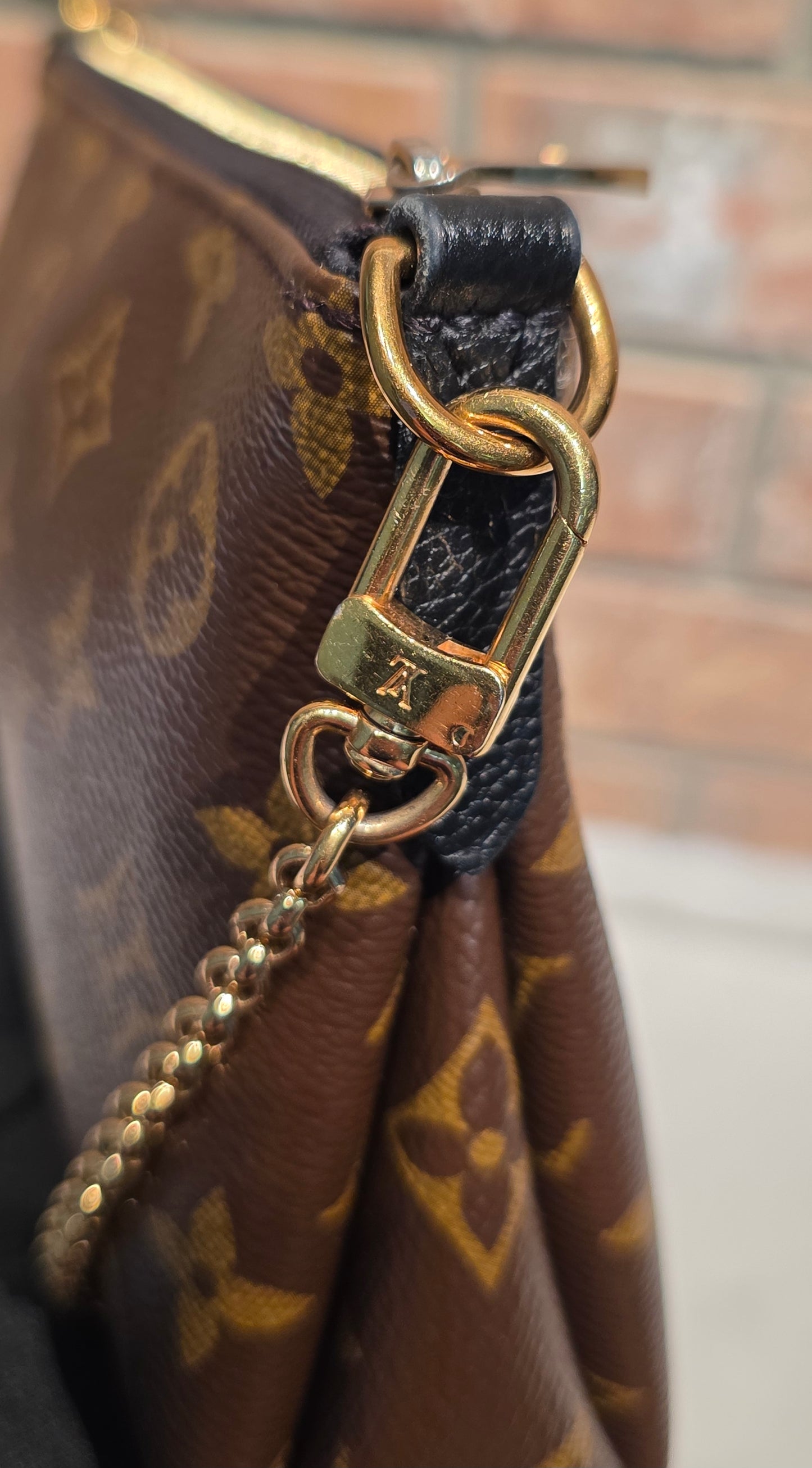 Authentic Louis Vuitton Pallas Clutch Noir
