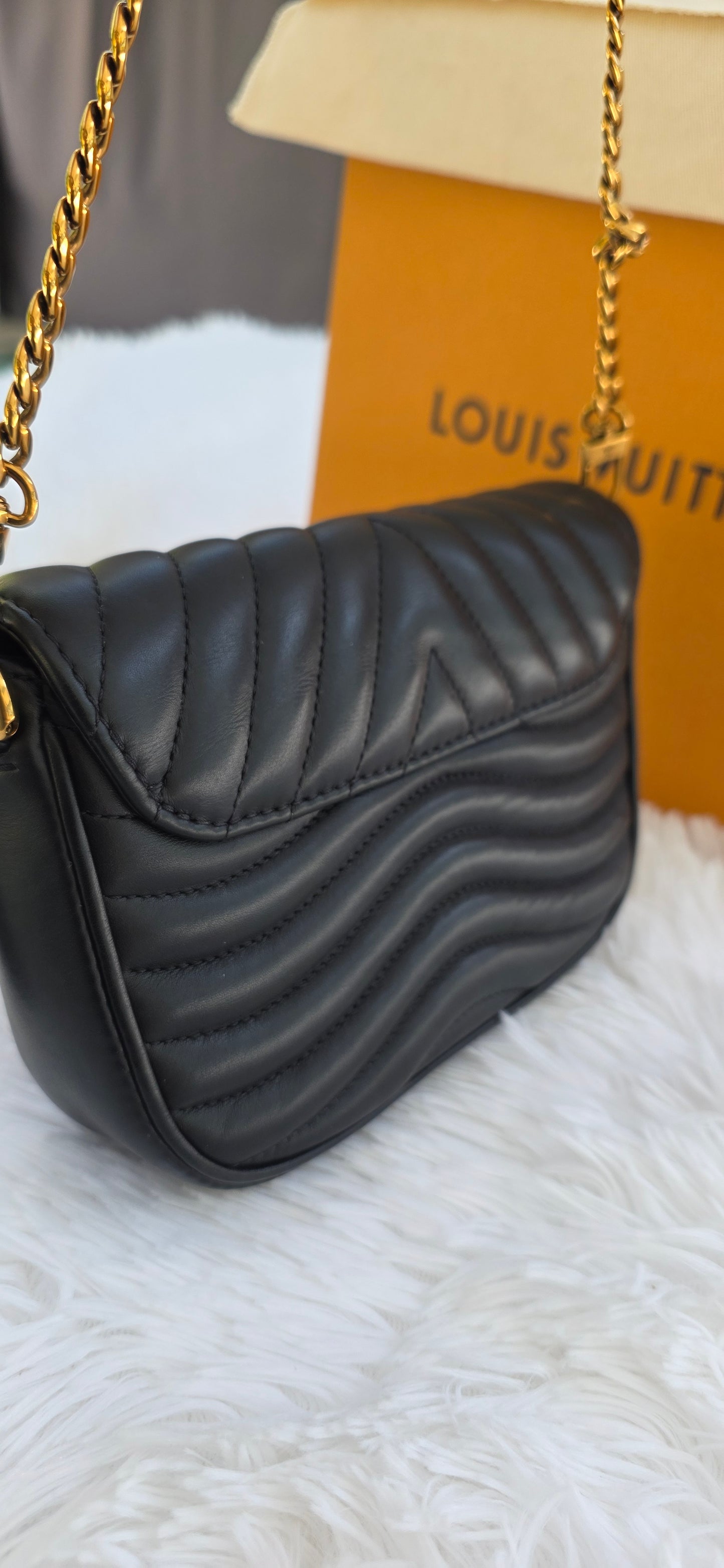 Authentic Louis Vuitton New Wave Multipochette Noir