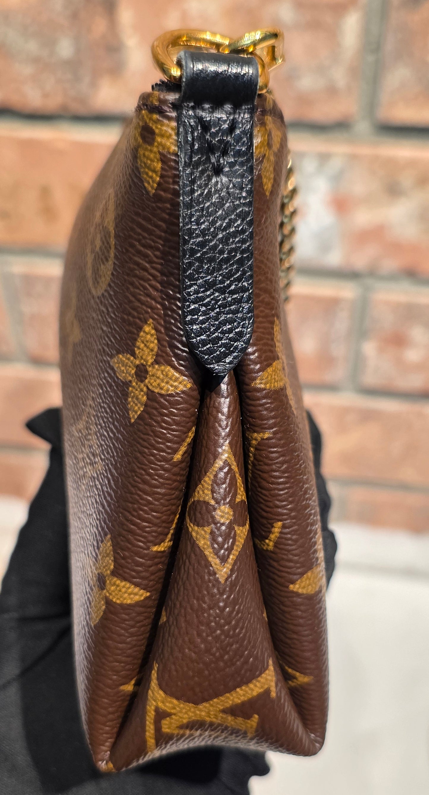 Authentic Louis Vuitton Pallas Clutch Noir