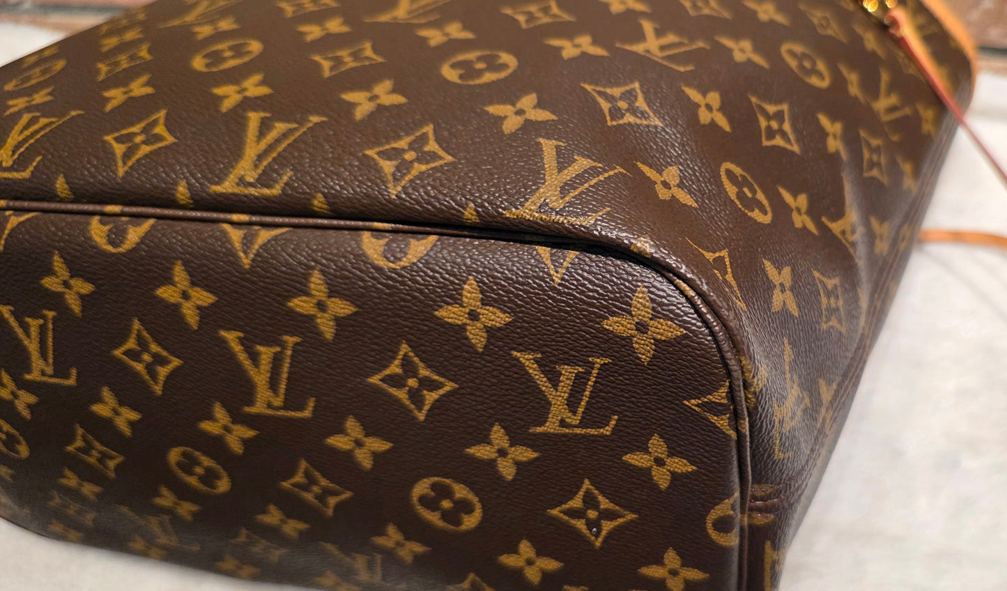 Authentic Louis Vuitton Neverfull MM (Pivoine Interior)