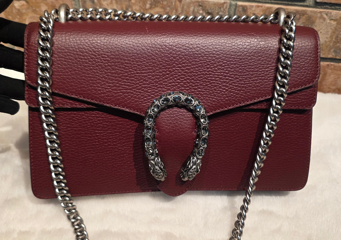 Authentic Gucci Dionysus Shoulder Bag in Burgundy