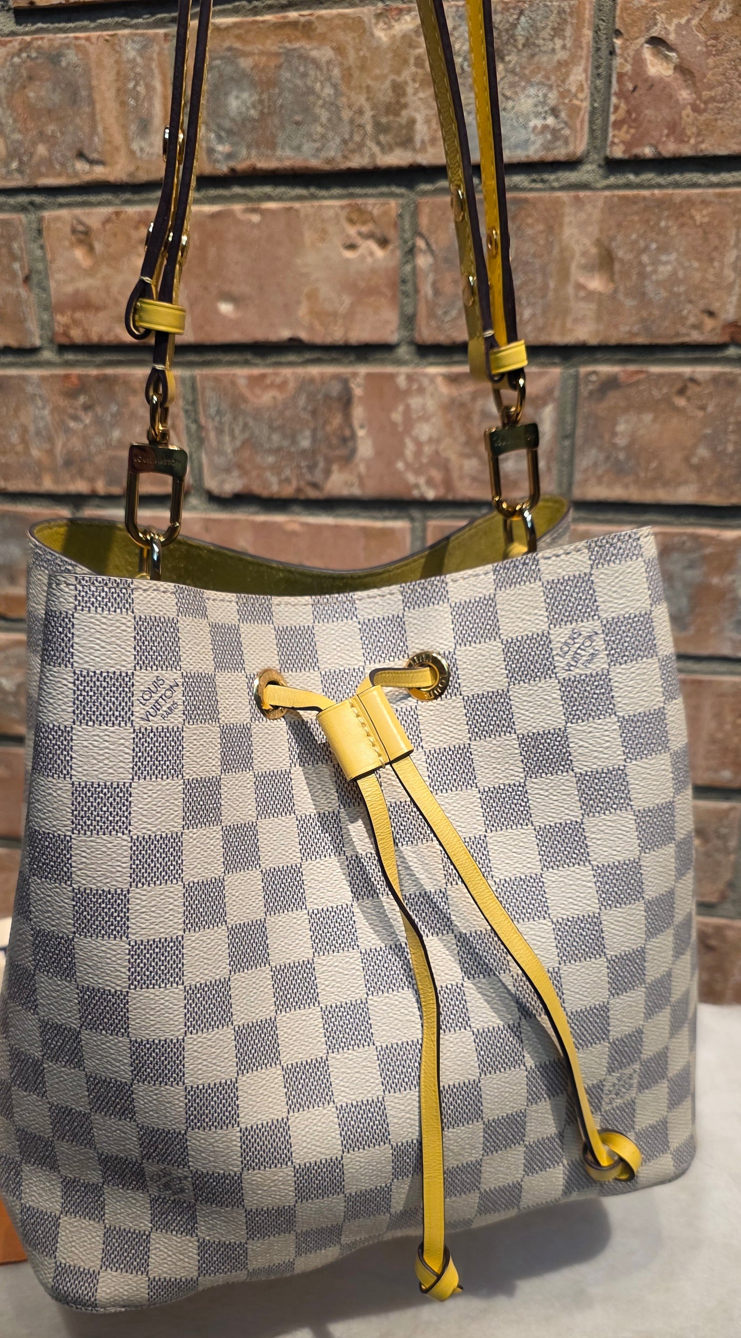 Authentic Louis Vuitton Neonoe MM Damier Azur in Pineapple