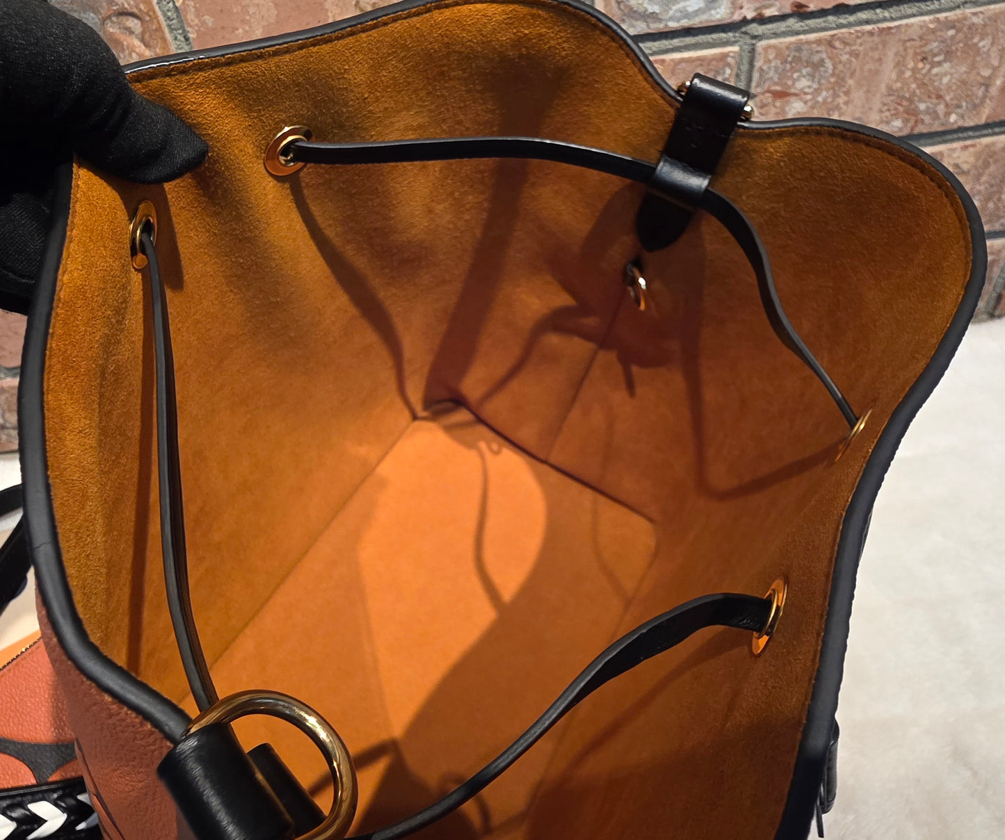 Authentic Louis Vuitton Crafty NeoNoe MM Giant Monogram in Caramel