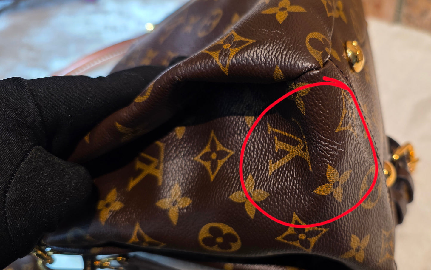 Authentic Louis Vuitton Pallas MM Noir