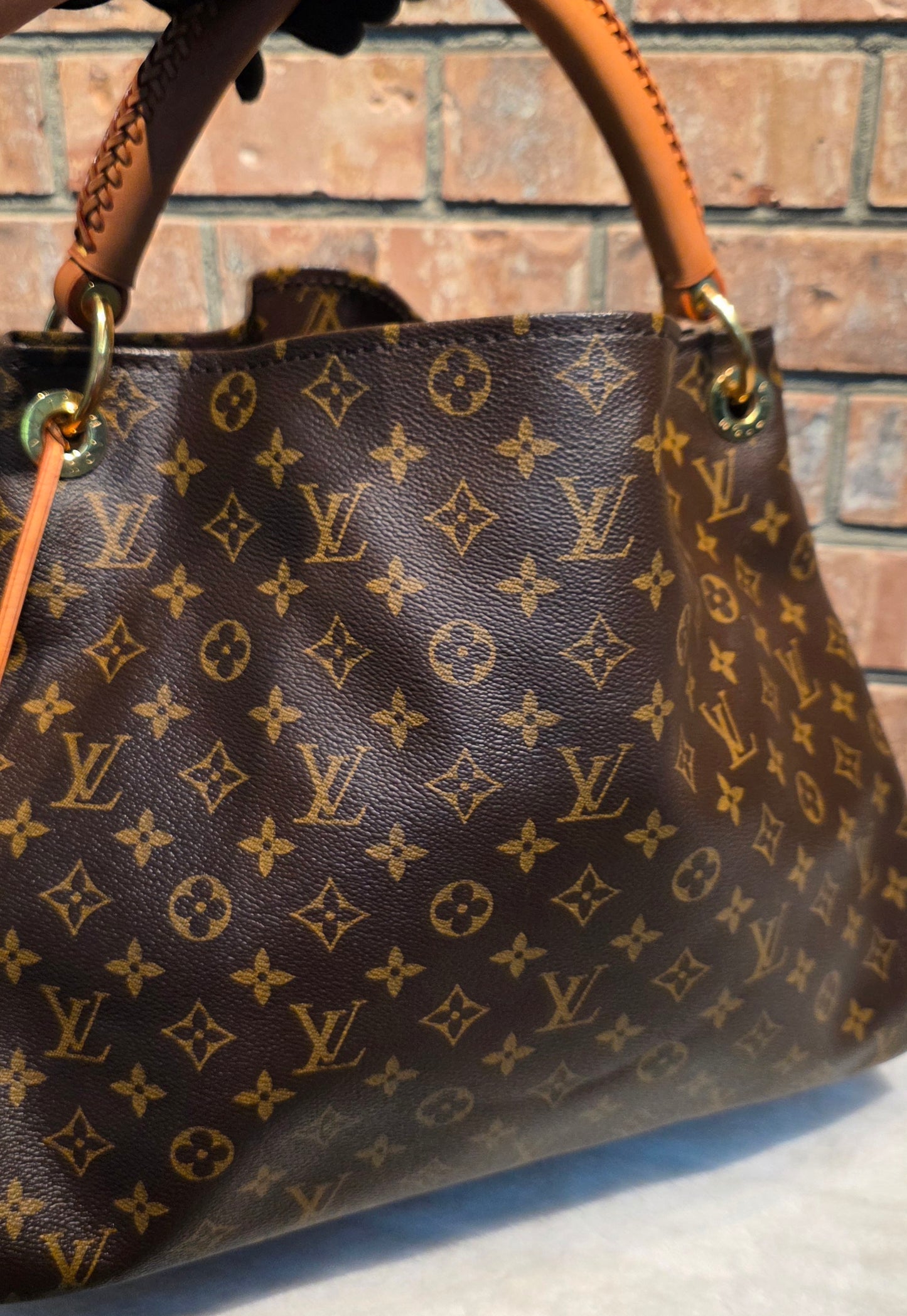 Authentic Louis Vuitton Artsy MM Monogram