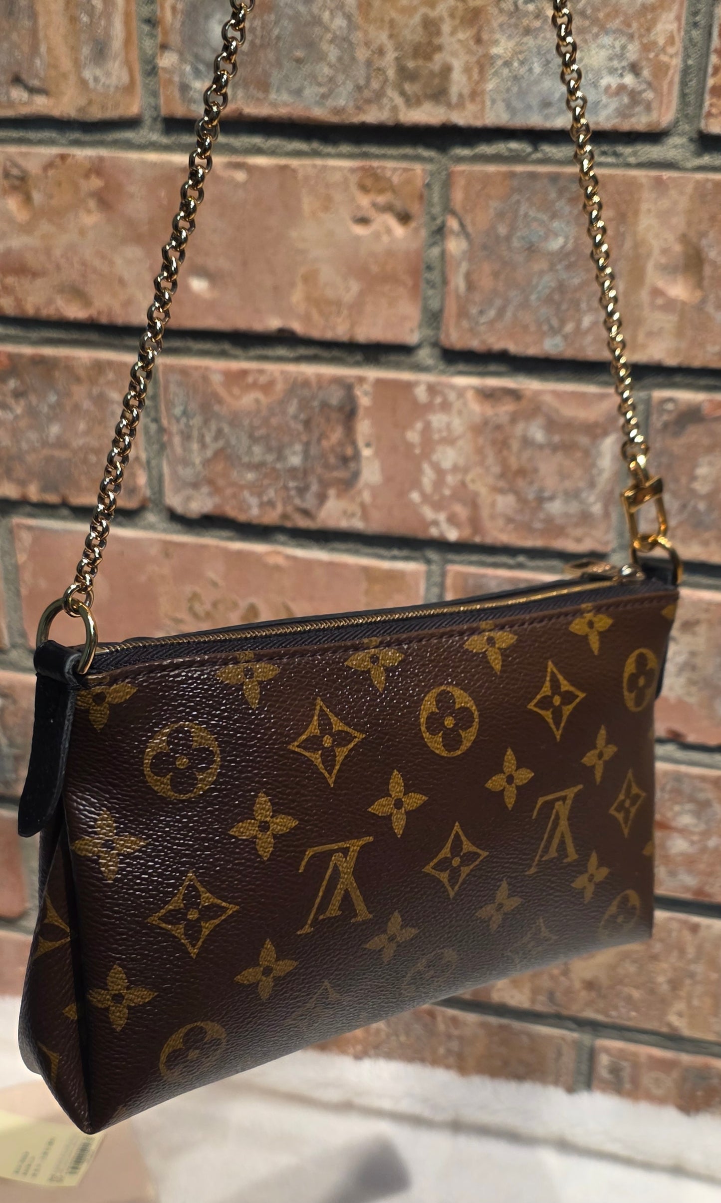 Authentic Louis Vuitton Pallas Clutch Noir