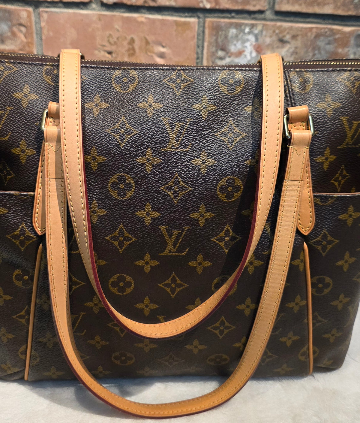 Authentic Louis Vuitton Totally MM Monogram