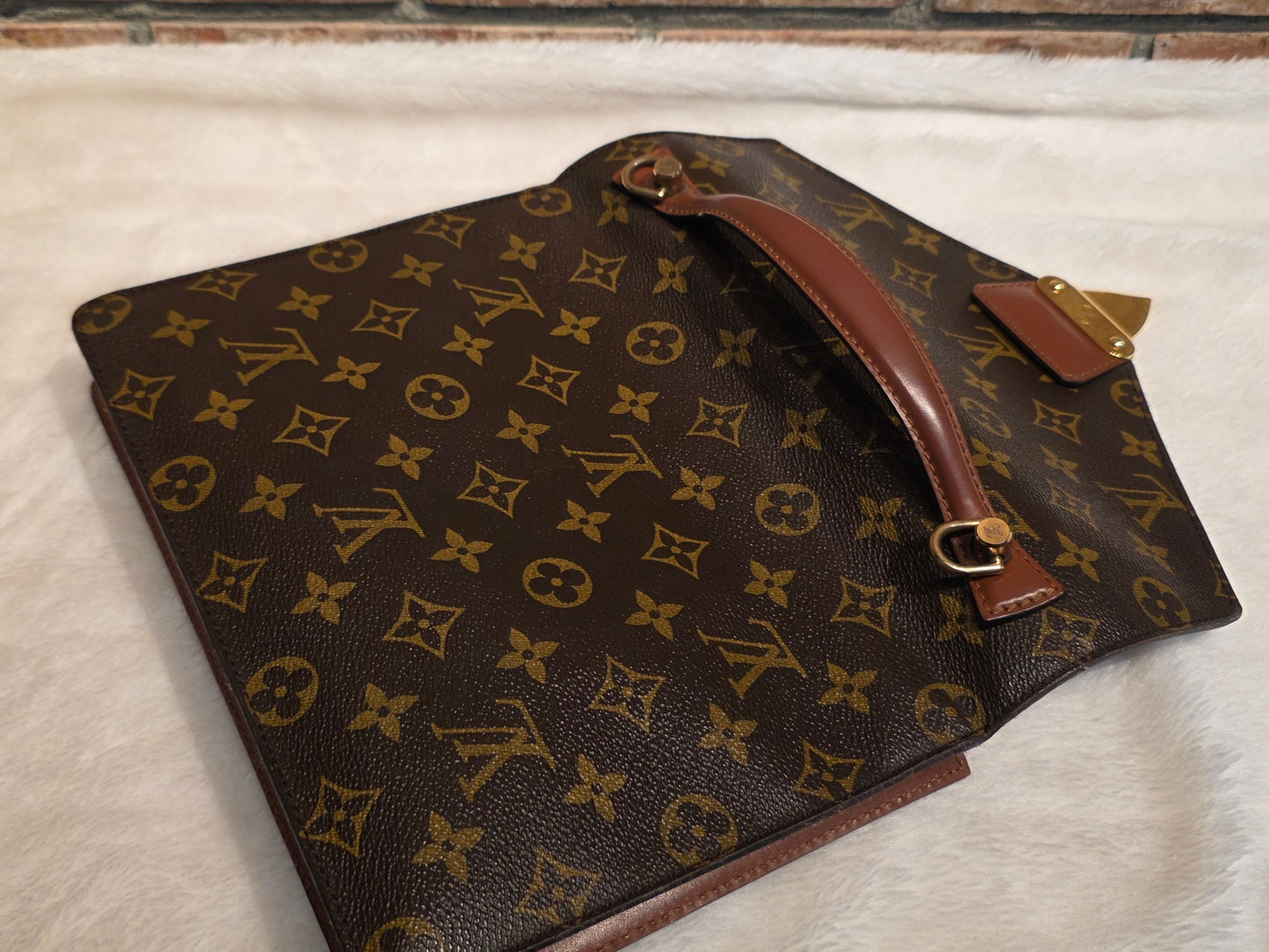 Authentic Louis Vuitton Monceau 26
