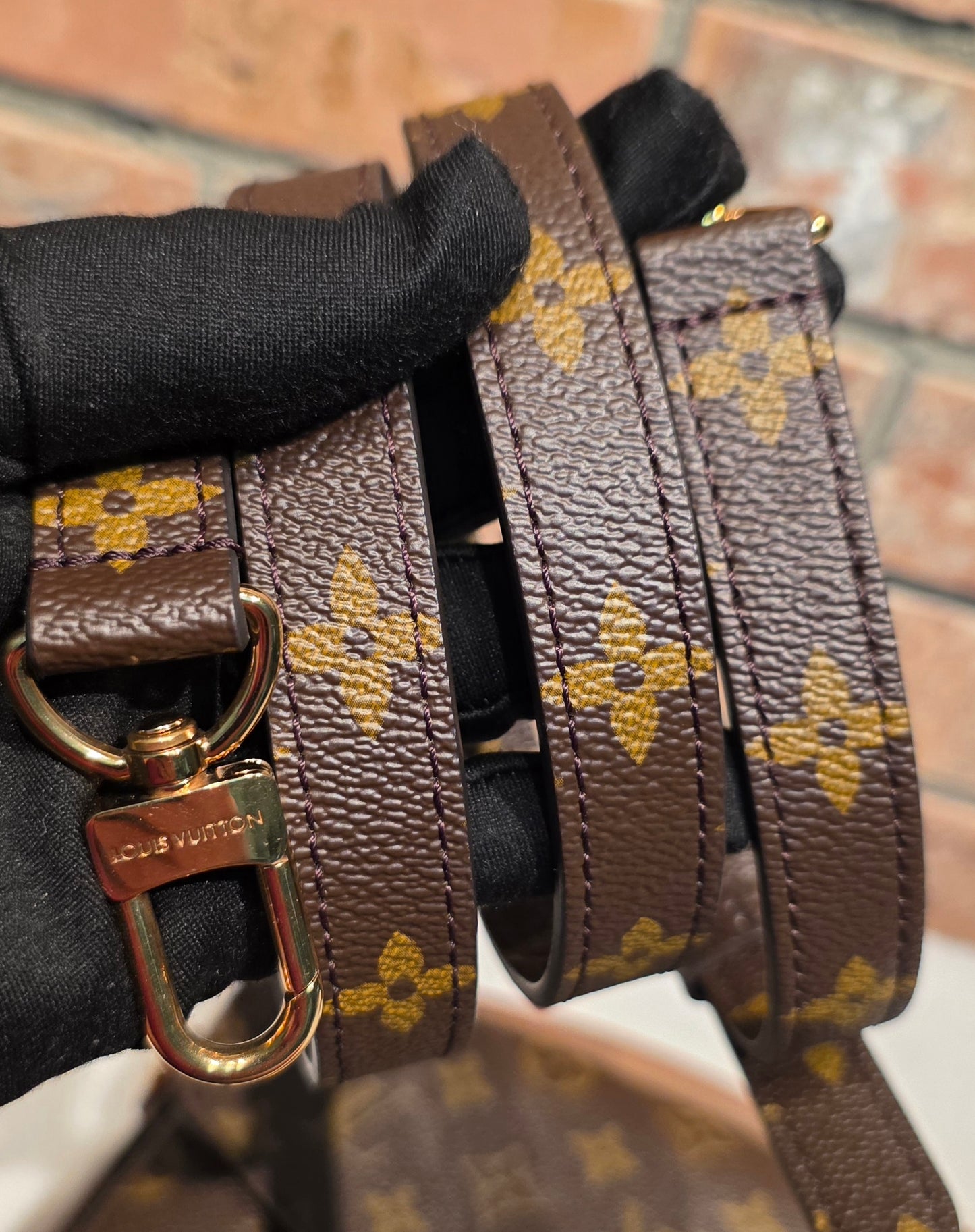 Authentic Louis Vuitton Pochette Metis Monogram