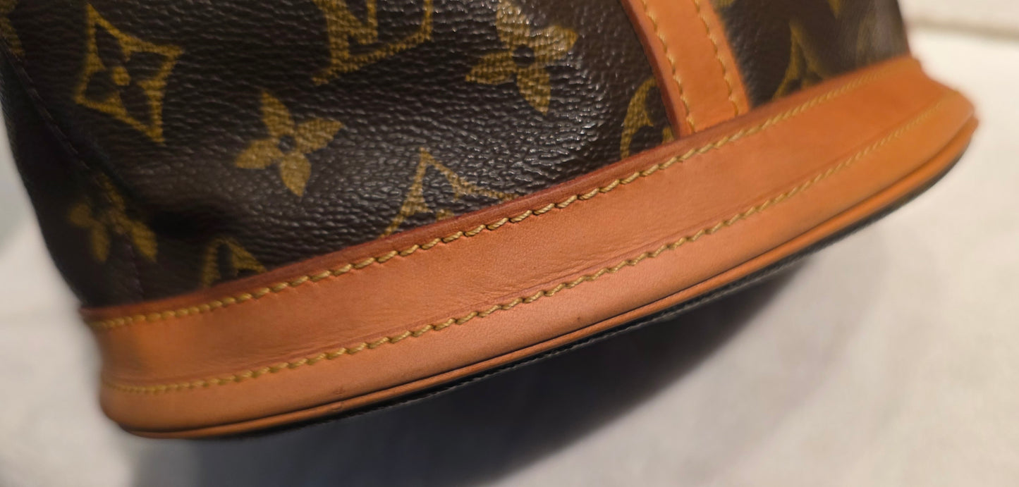 Authentic Louis Vuitton Bucket GM with Pouch