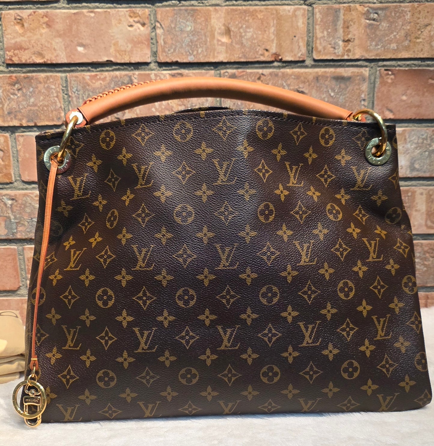 Authentic Louis Vuitton Artsy MM Monogram