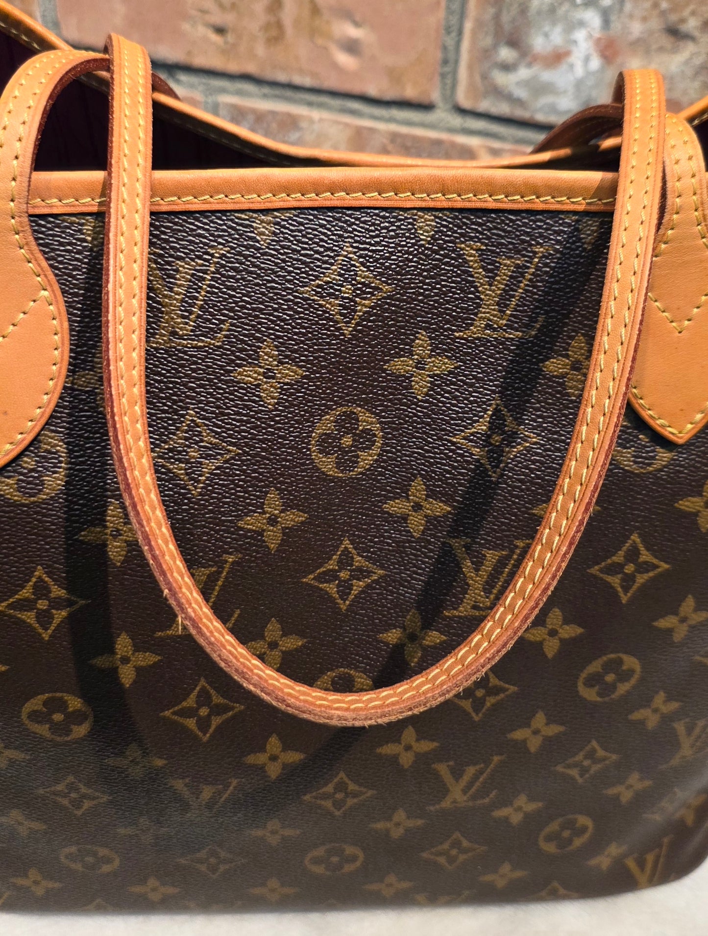 Authentic Neverfull MM Monogram Fuchsia Interior (BAG ONLY)