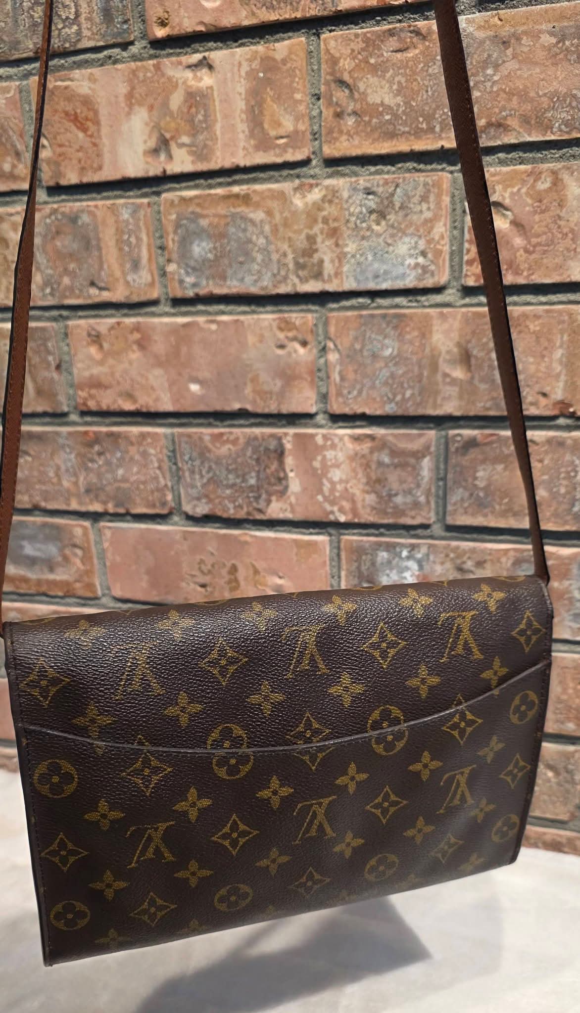 Authentic Louis Vuitton Pochette Bordeaux