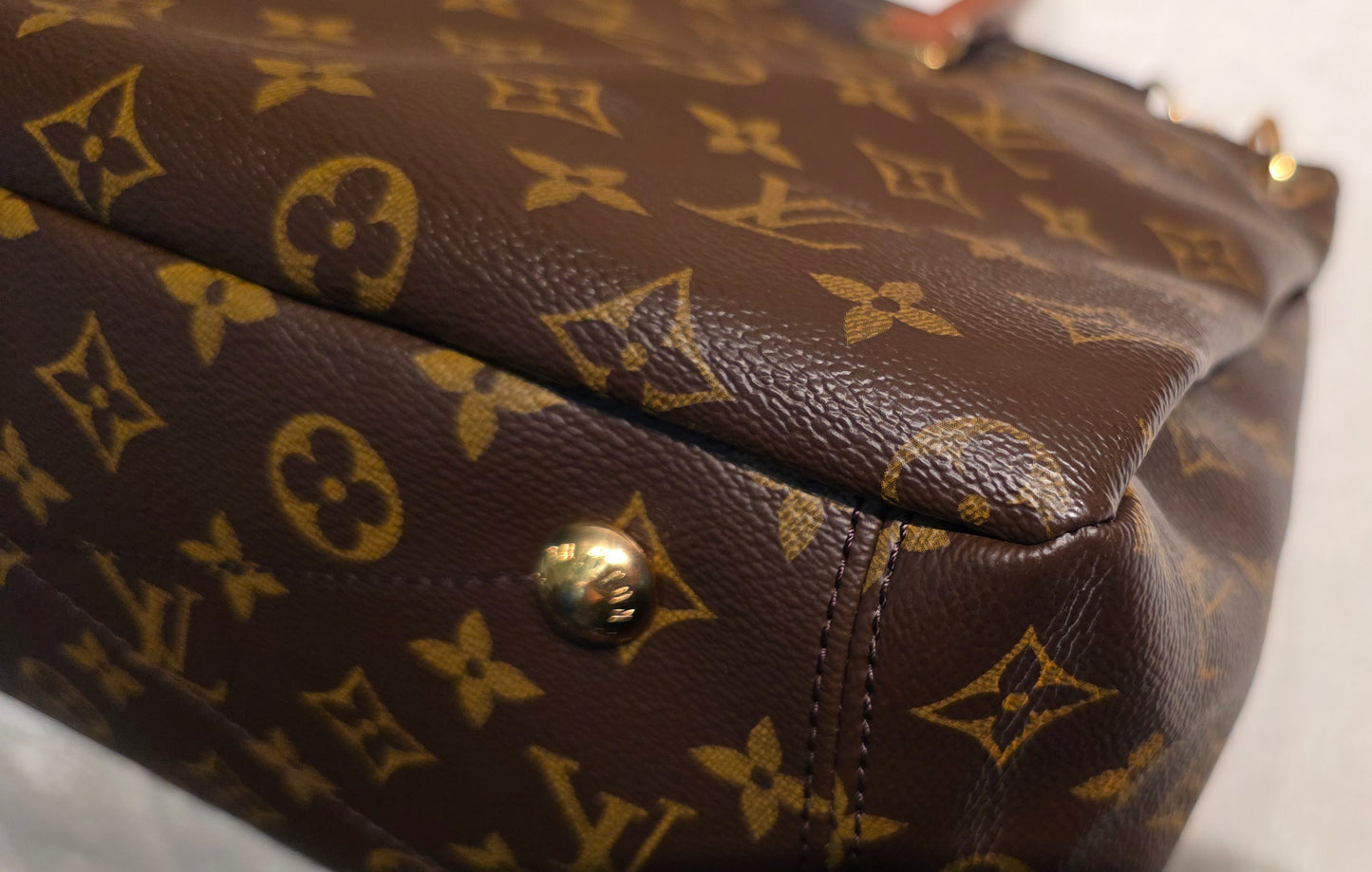 Authentic Louis Vuitton Pallas MM Noir