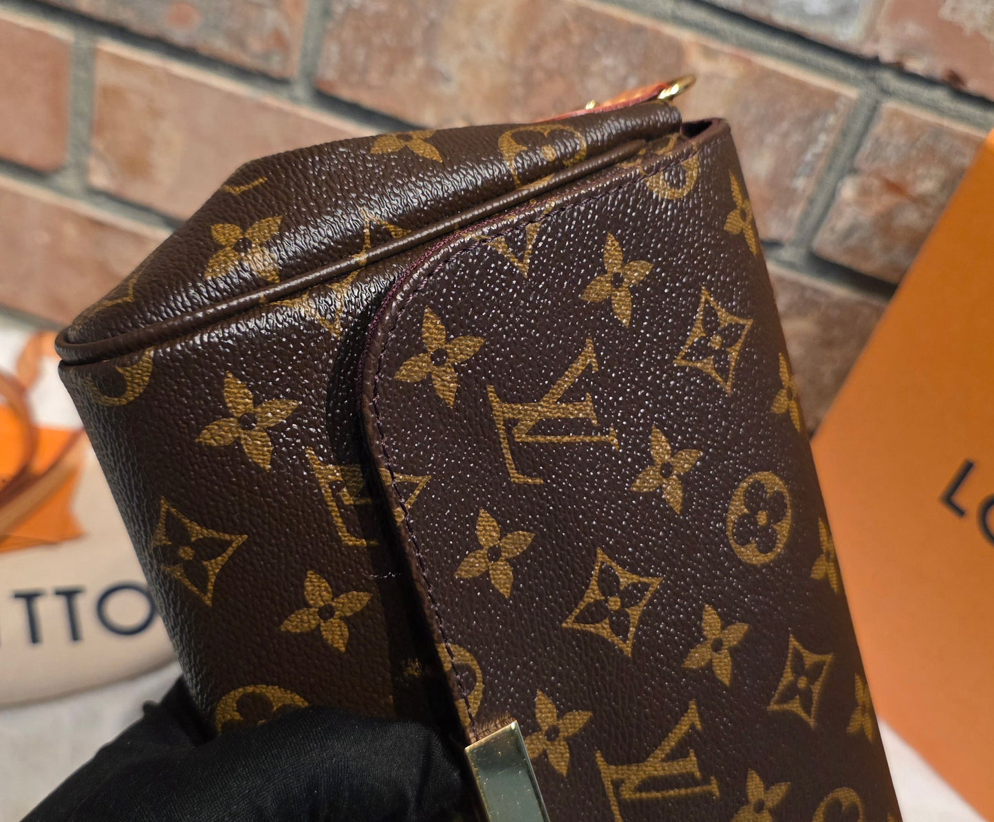 Authentic Louis Vuitton Favorite MM Monogram (SA4149)