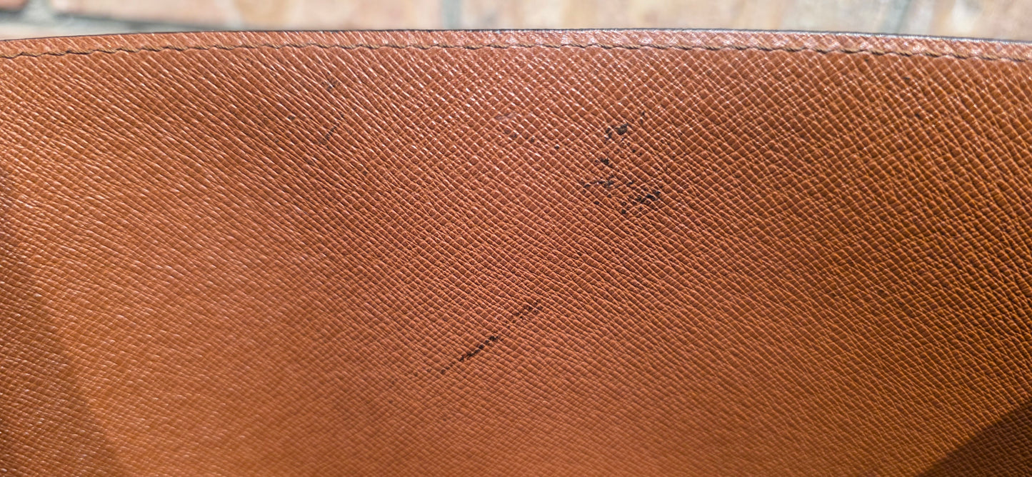 Authentic Louis Vuitton Monceau 26