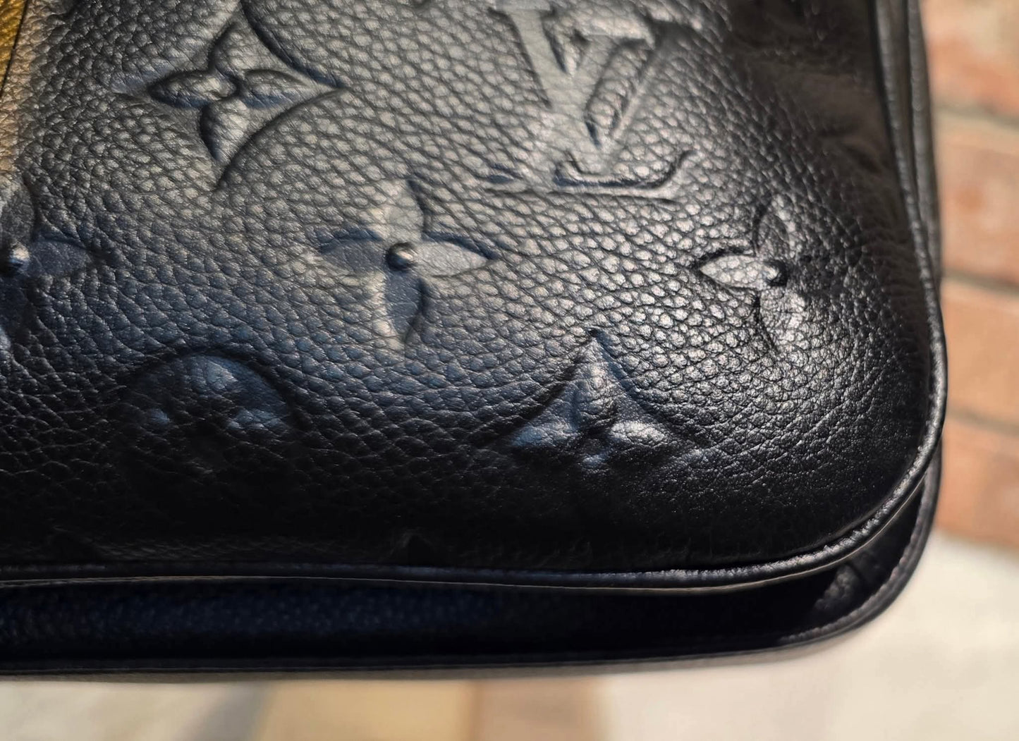Authentic Pochette Metis Empreinte Noir
