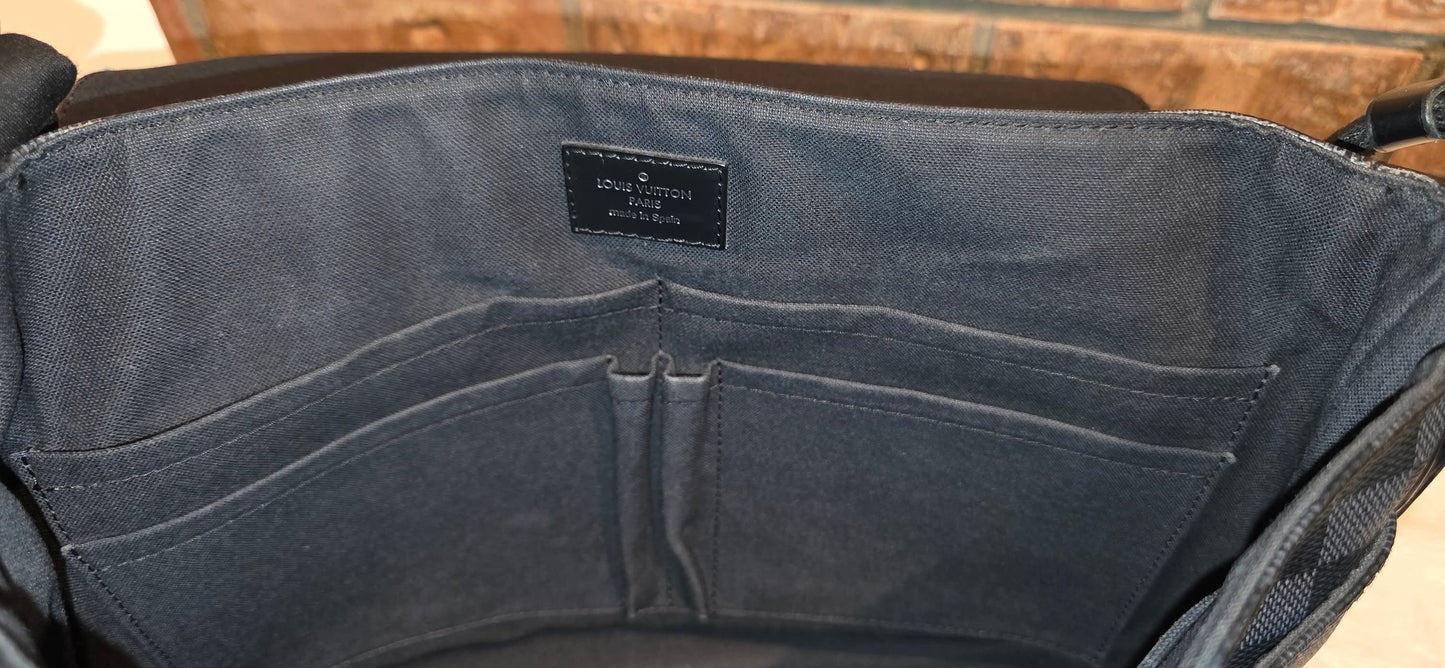 Authentic Louis Vuitton District MM