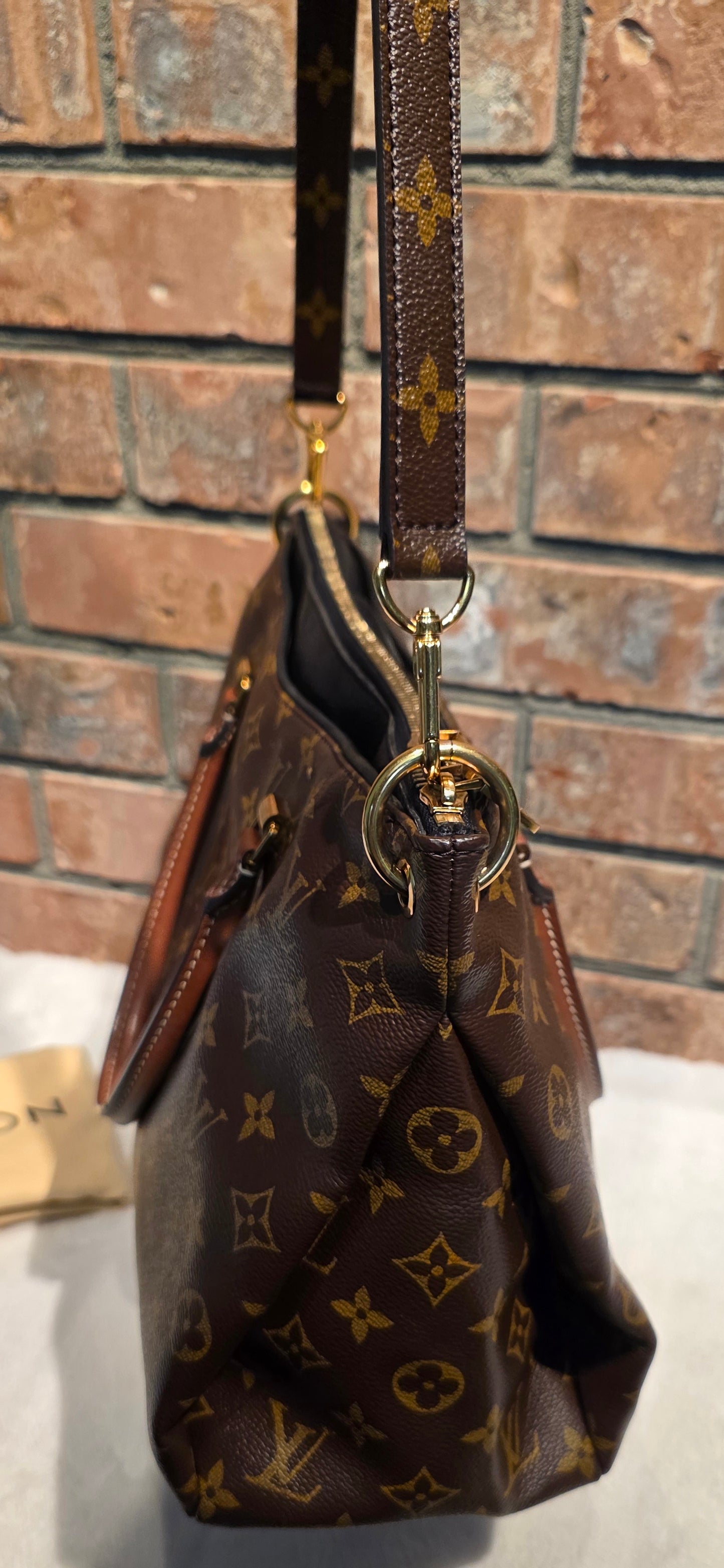 Authentic Louis Vuitton Pallas MM Noir