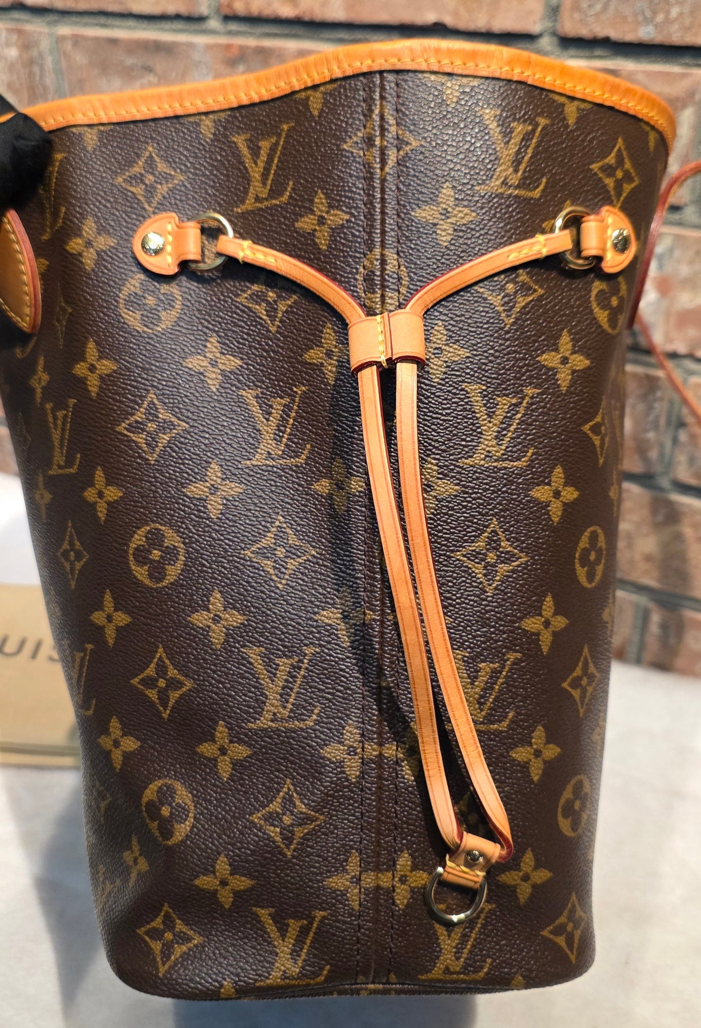 Authentic Neverfull MM Monogram Fuchsia Interior (BAG ONLY)