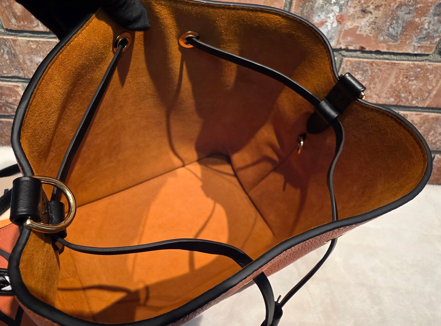 Authentic Louis Vuitton Crafty NeoNoe MM Giant Monogram in Caramel