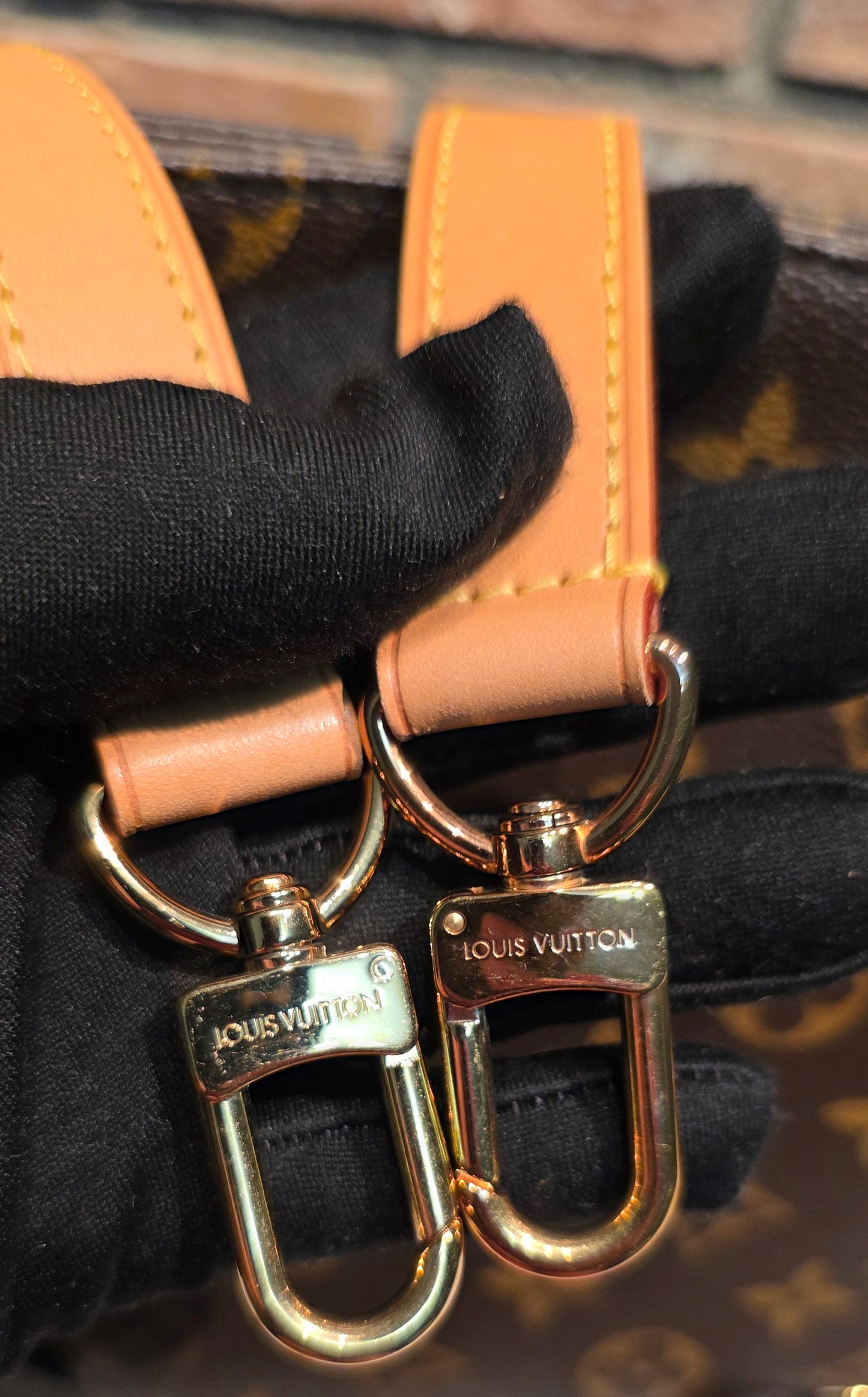 Authentic Louis Vuitton Melie Hobo (Short Handle Missing)