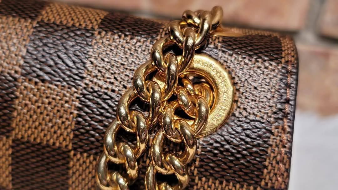 Authentic Louis Vuitton Wight Damier Ebene