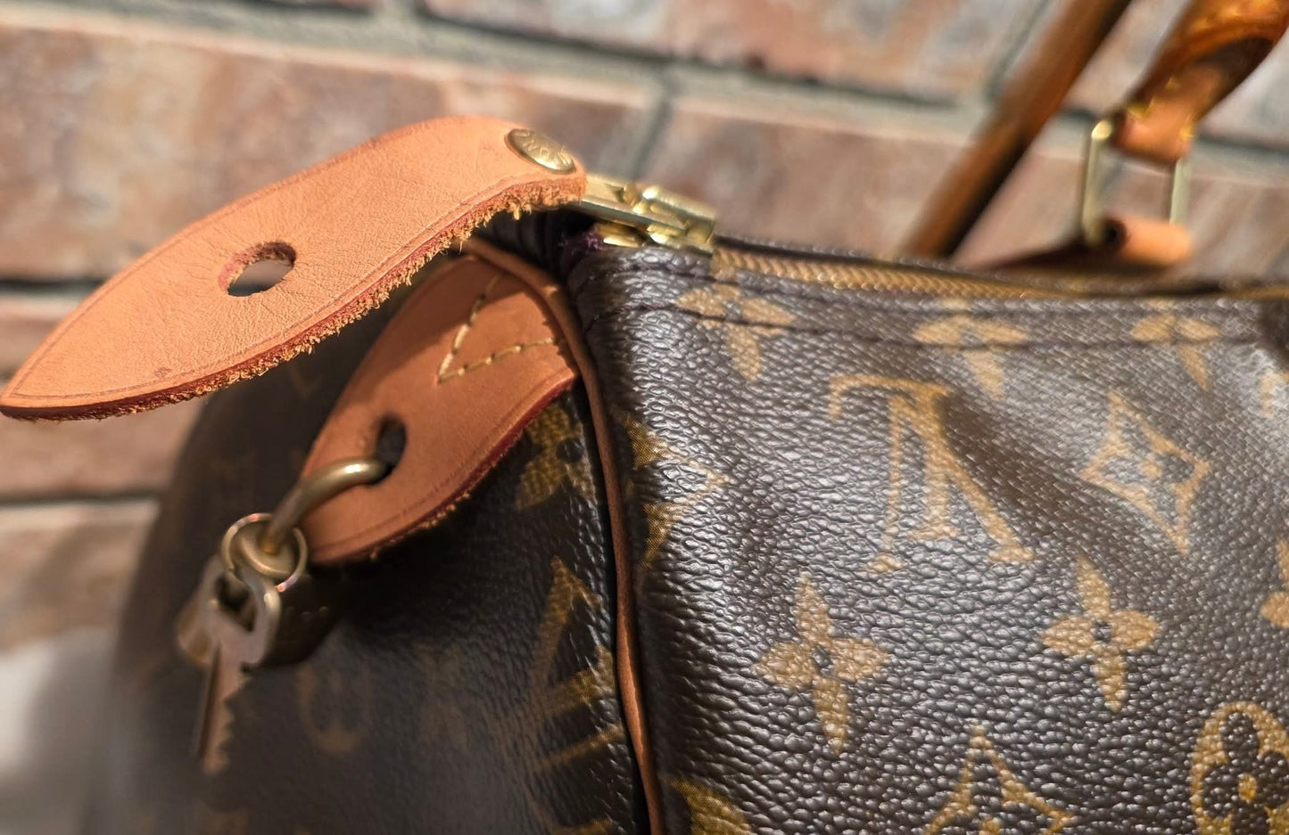 Authentic Louis Vuitton Speedy 40 Monogram