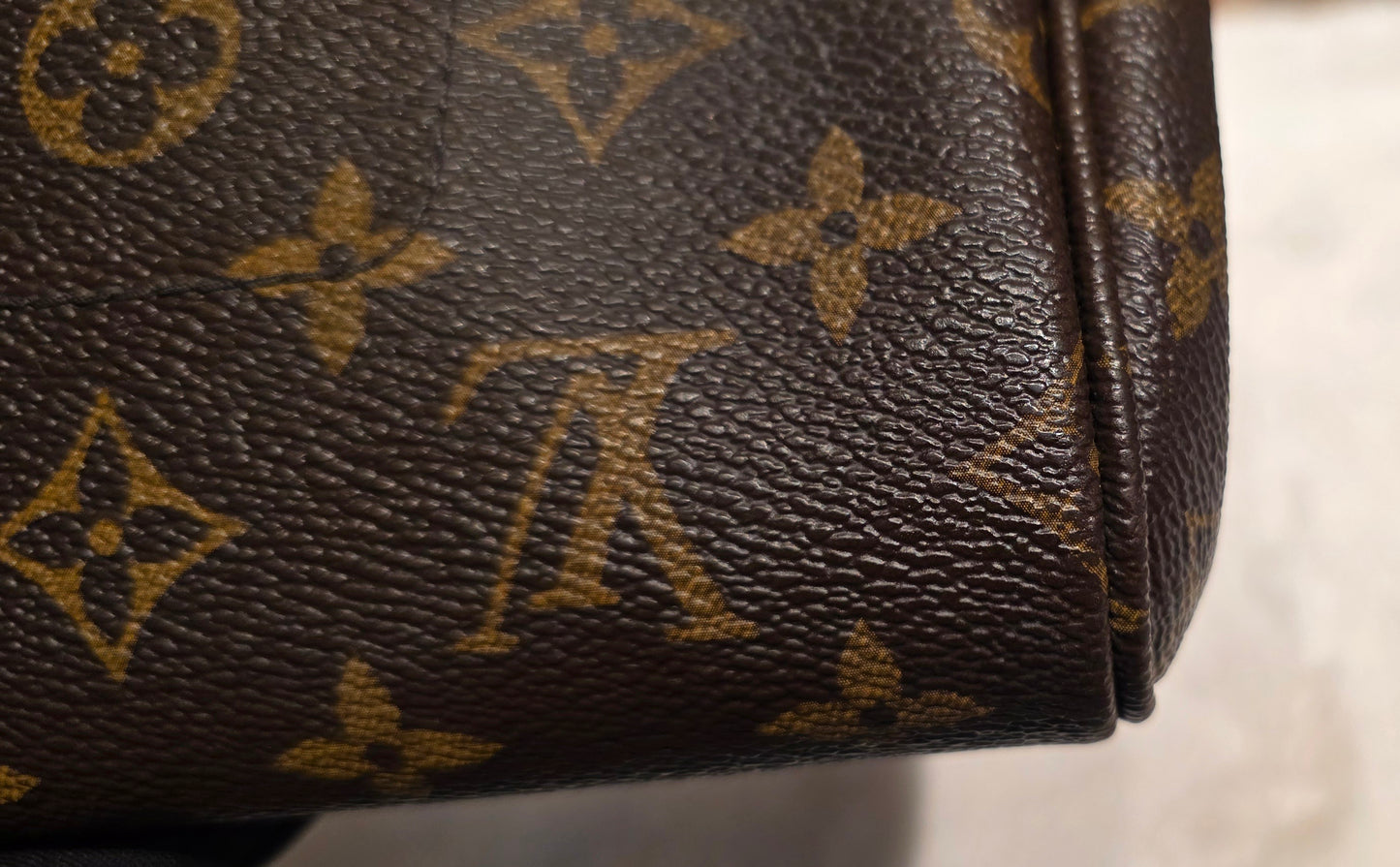 Authentic Louis Vuitton Favorite MM Monogram
