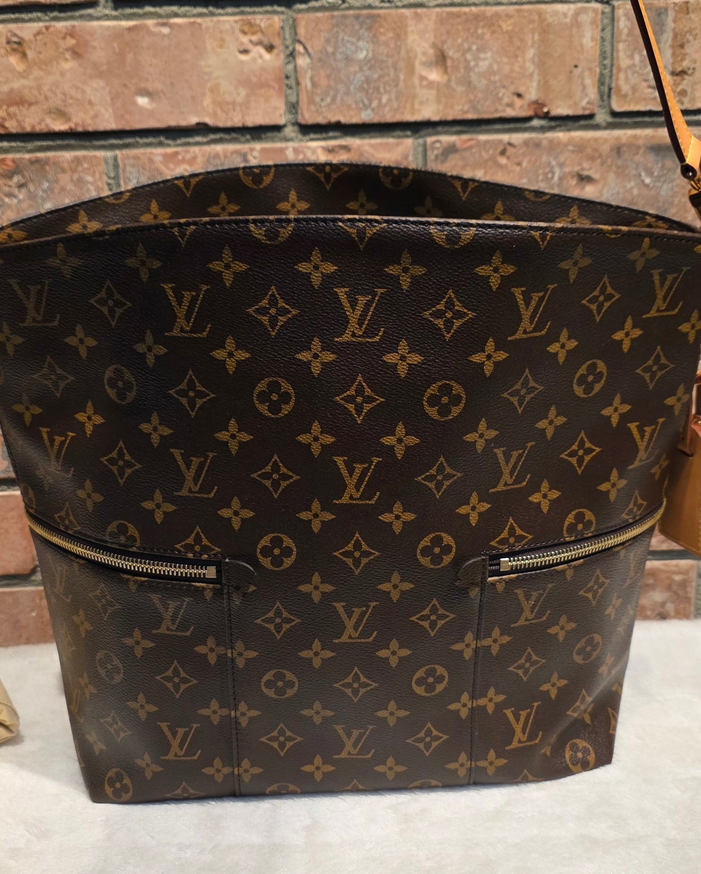Authentic Louis Vuitton Melie Hobo (Short Handle Missing)
