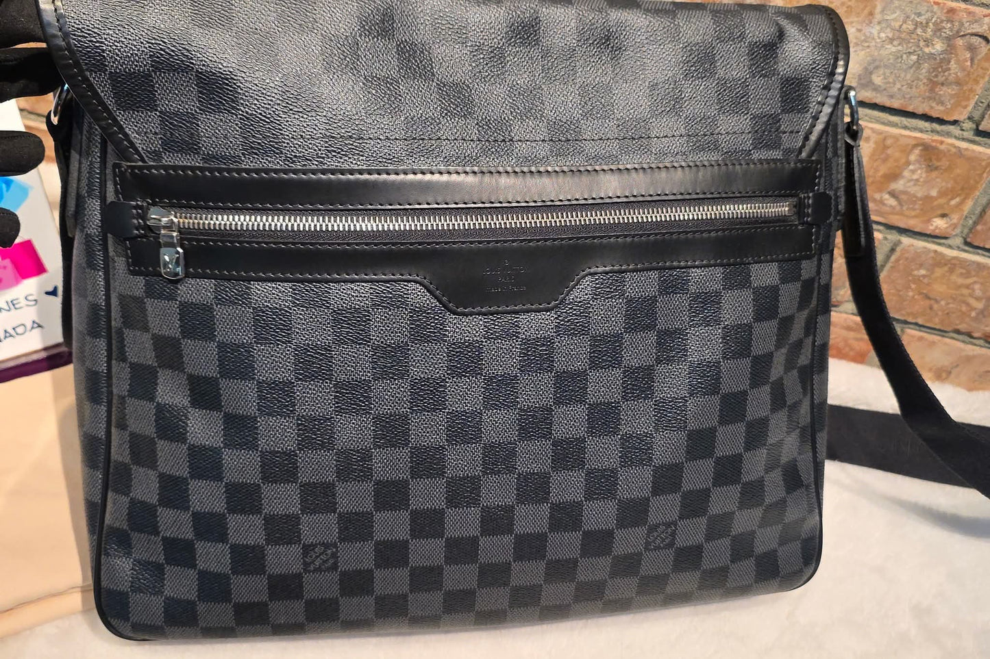 Authentic Louis Vuitton Daniel GM Damier Graphite