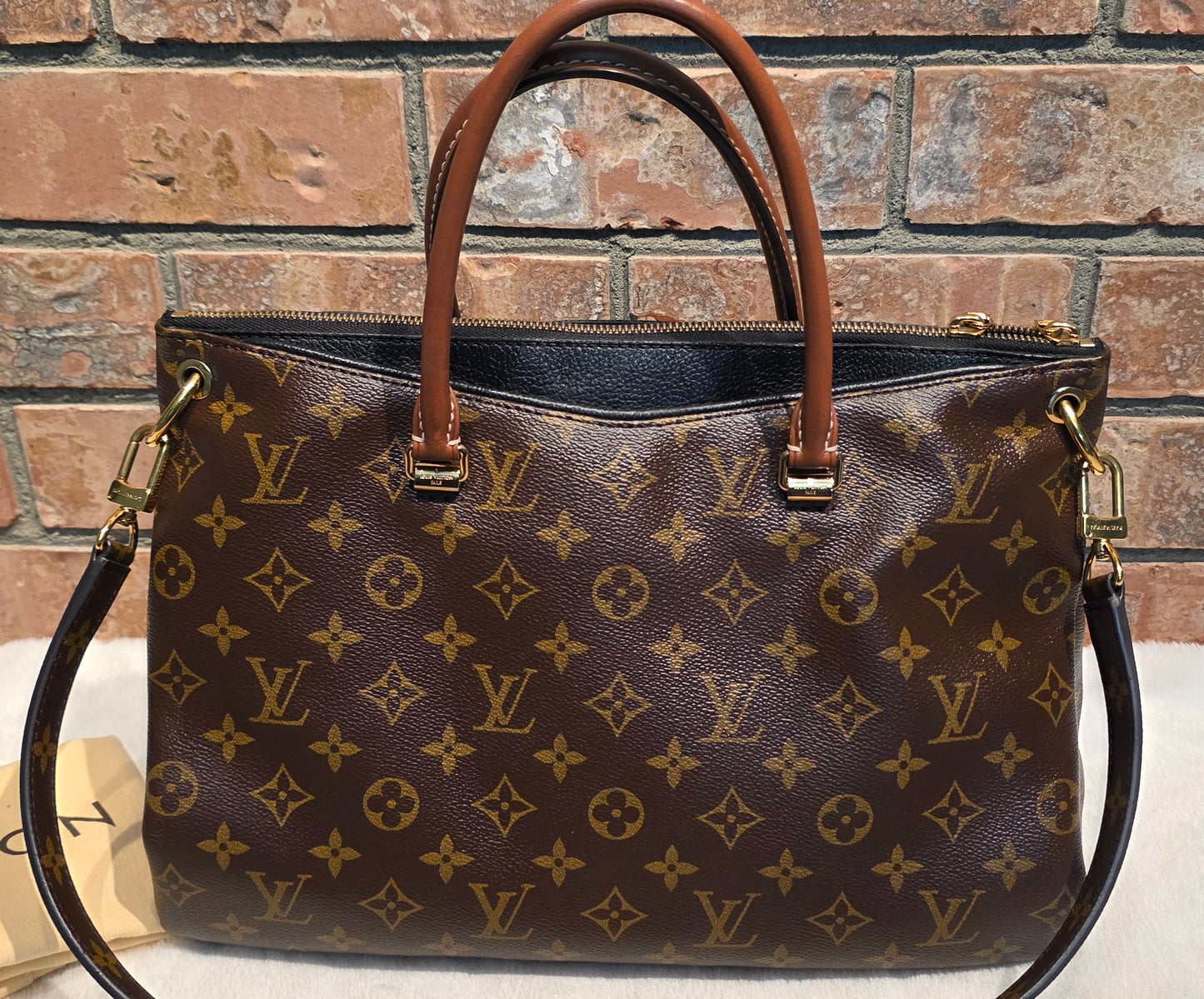 Authentic Louis Vuitton Pallas MM Noir