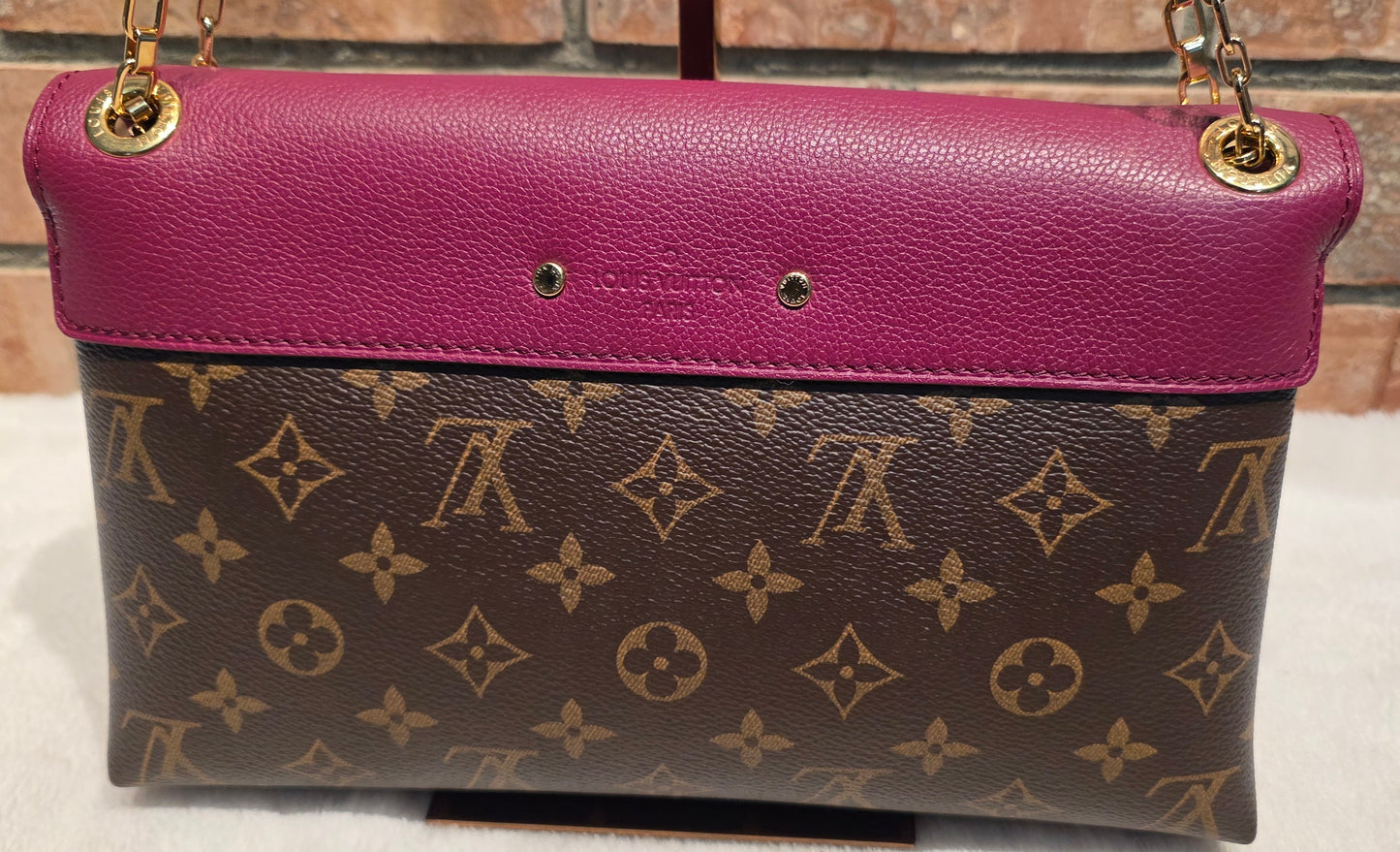 Authentic Louis Vuitton Pallas Chain in Aurore