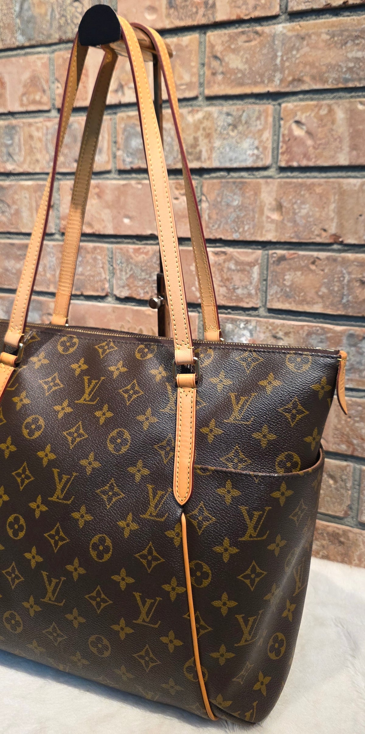 Authentic Louis Vuitton Totally MM Monogram