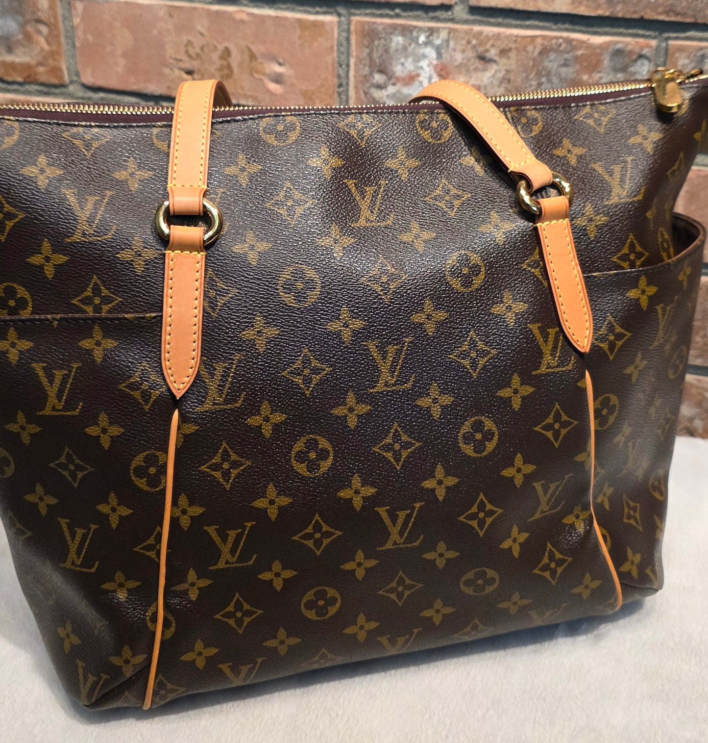 Authentic Louis Vuitton Totally MM Monogram