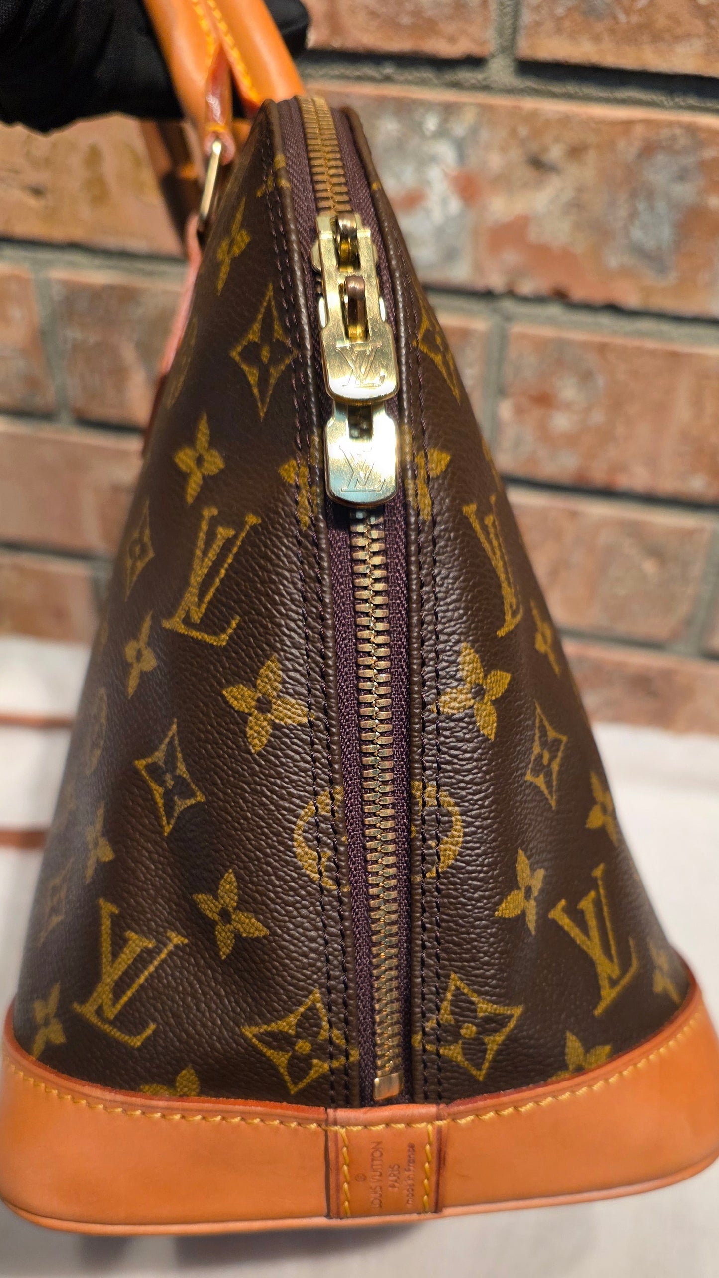 Authentic Louis Vuitton Alma PM Monogram (With Strap)