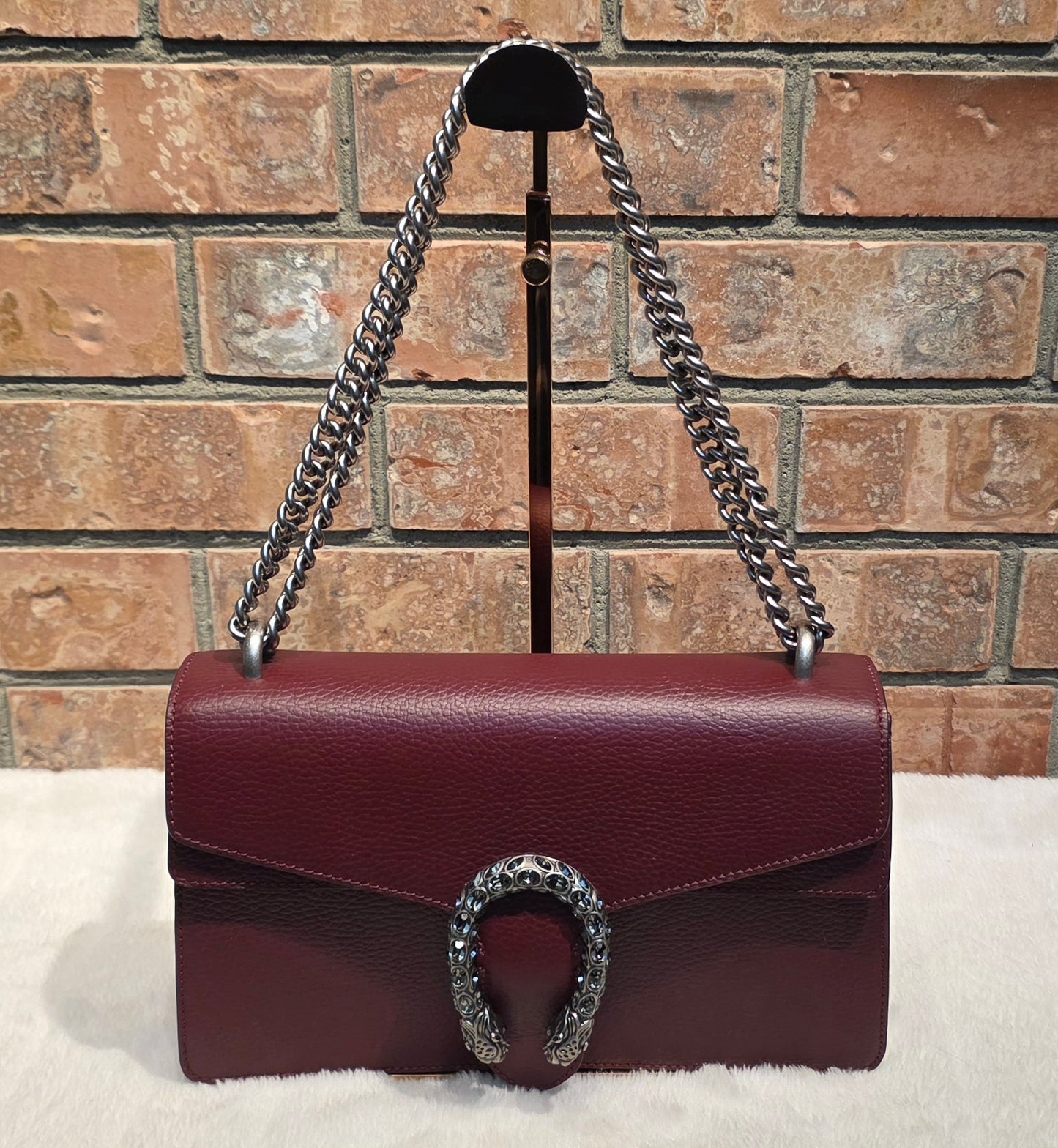 Authentic Gucci Dionysus Shoulder Bag in Burgundy